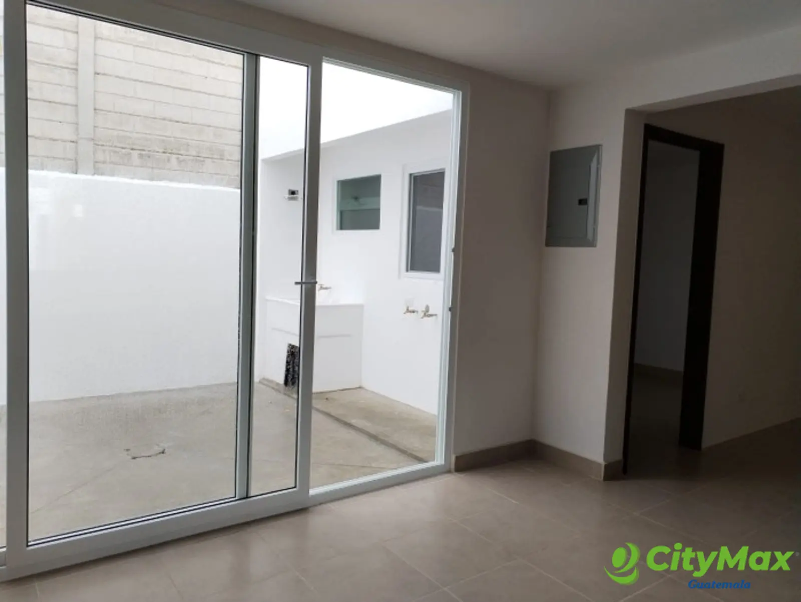 En renta casa en Verdea Arrazola Fraijanes Guatemala - foto 4