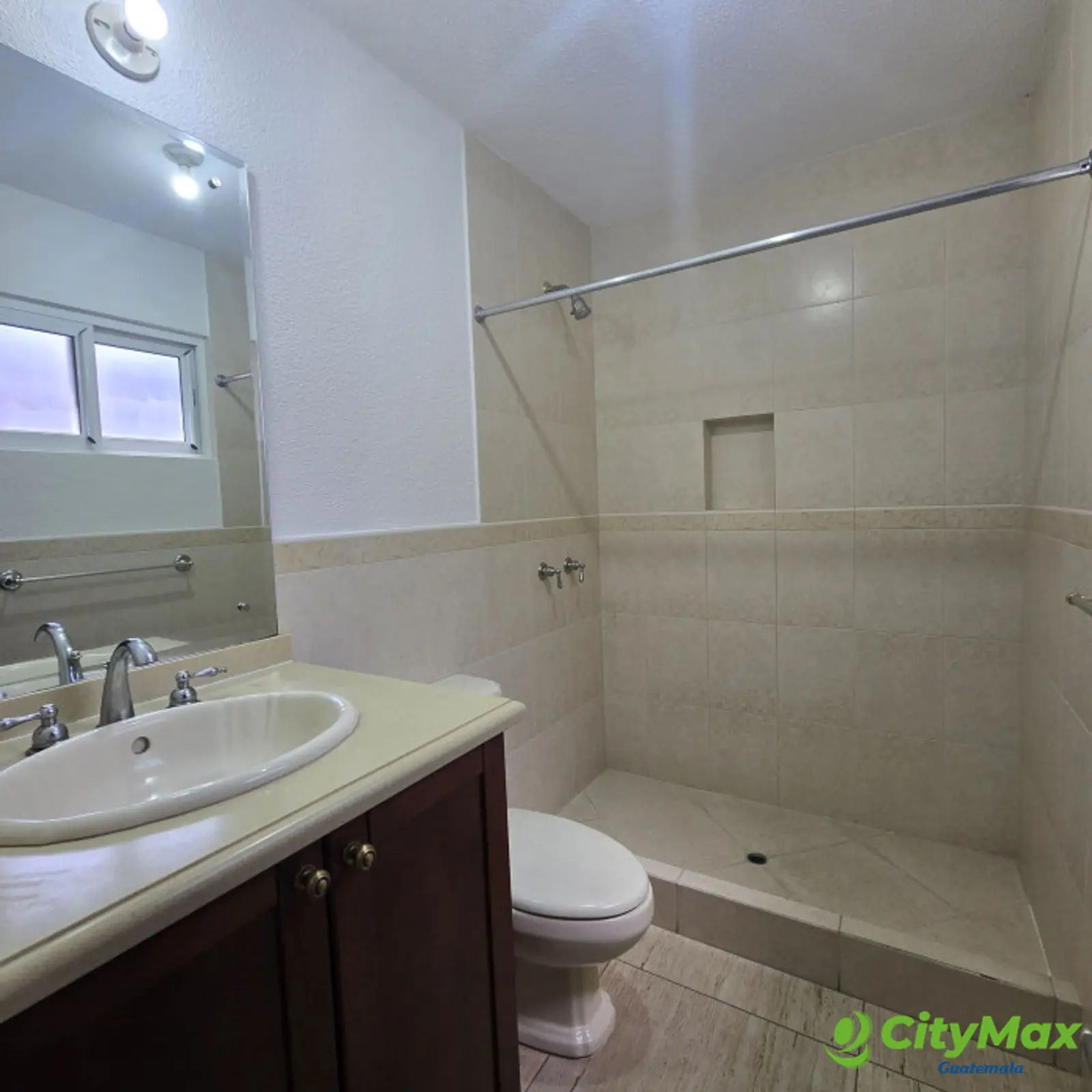 Alquiler hermosa casa en condominio en zona 10 - foto 20