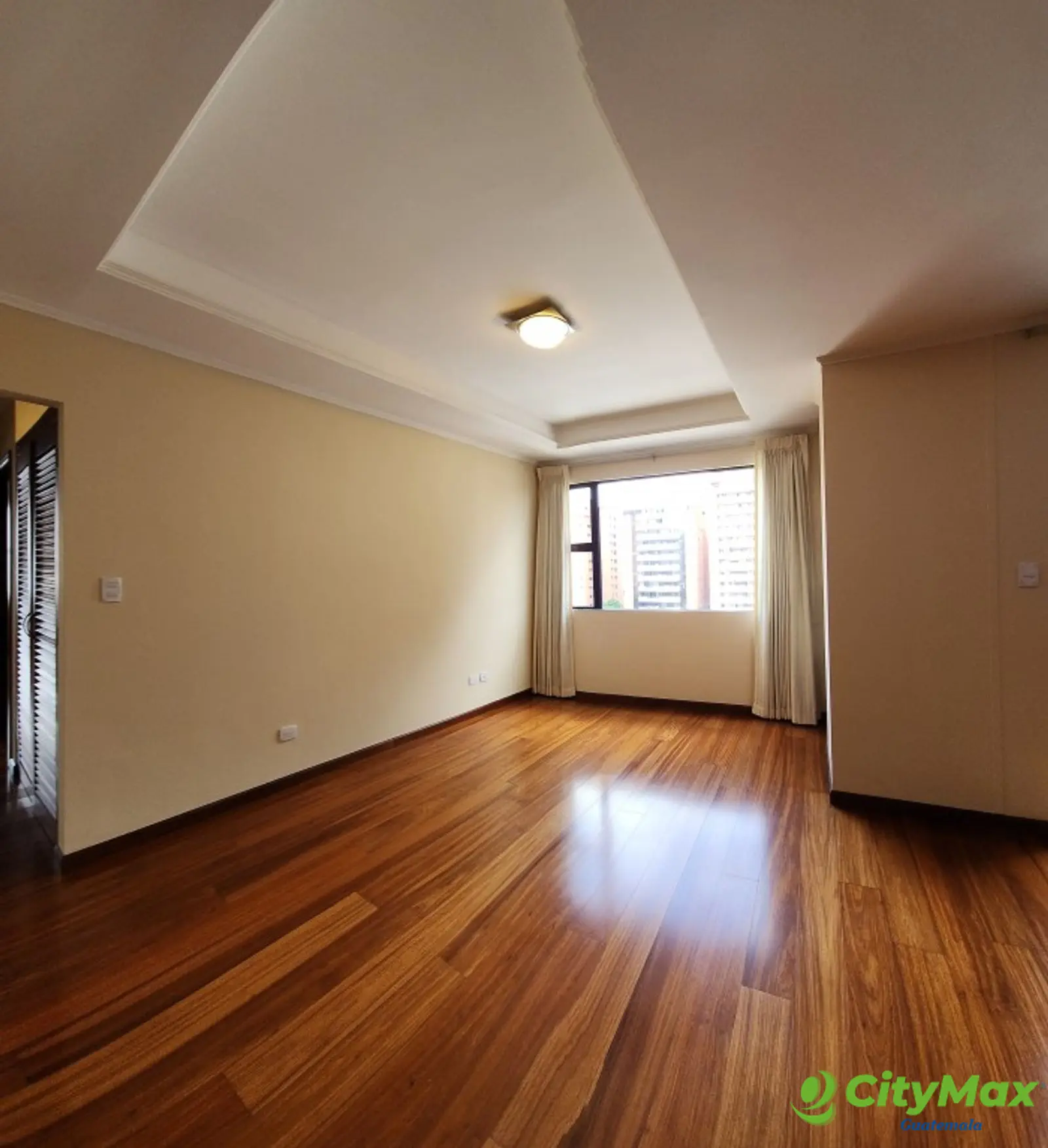En Alquiler Apartamento con 152.00m2 en Zona 10 - 20221128_110539.jpg