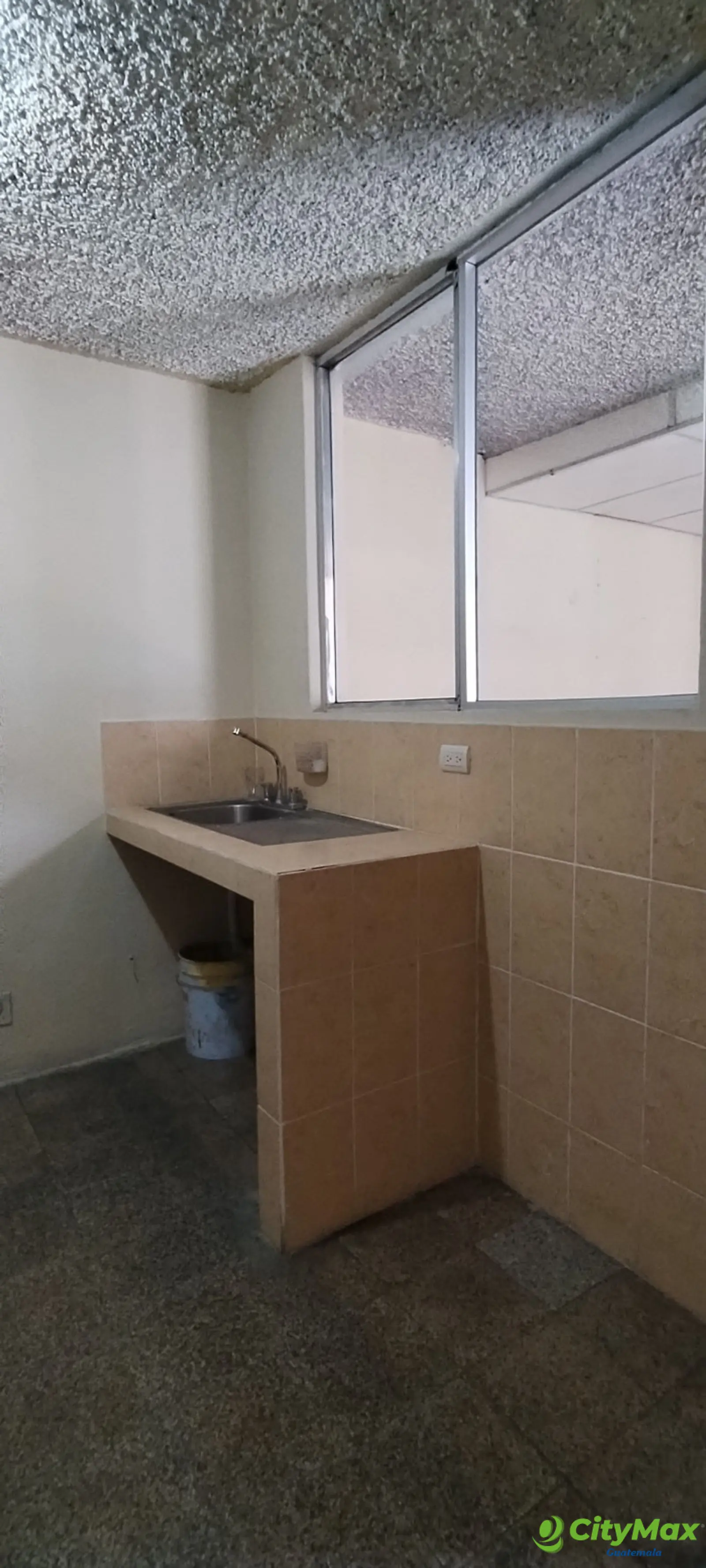Casa en renta sobre la San Juan zona 7 para Oficina  - foto 18