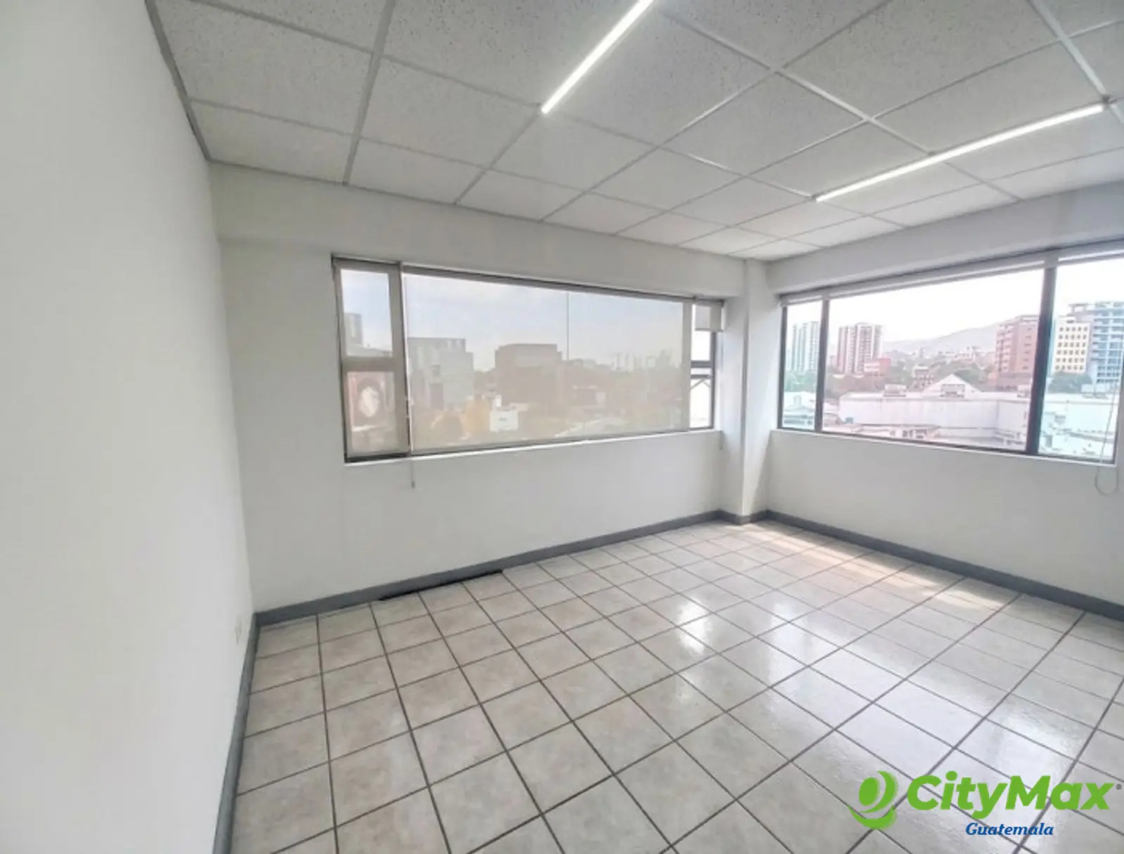 Oficina venta con 2 parqueos 20 calle Zona 10 - foto 6