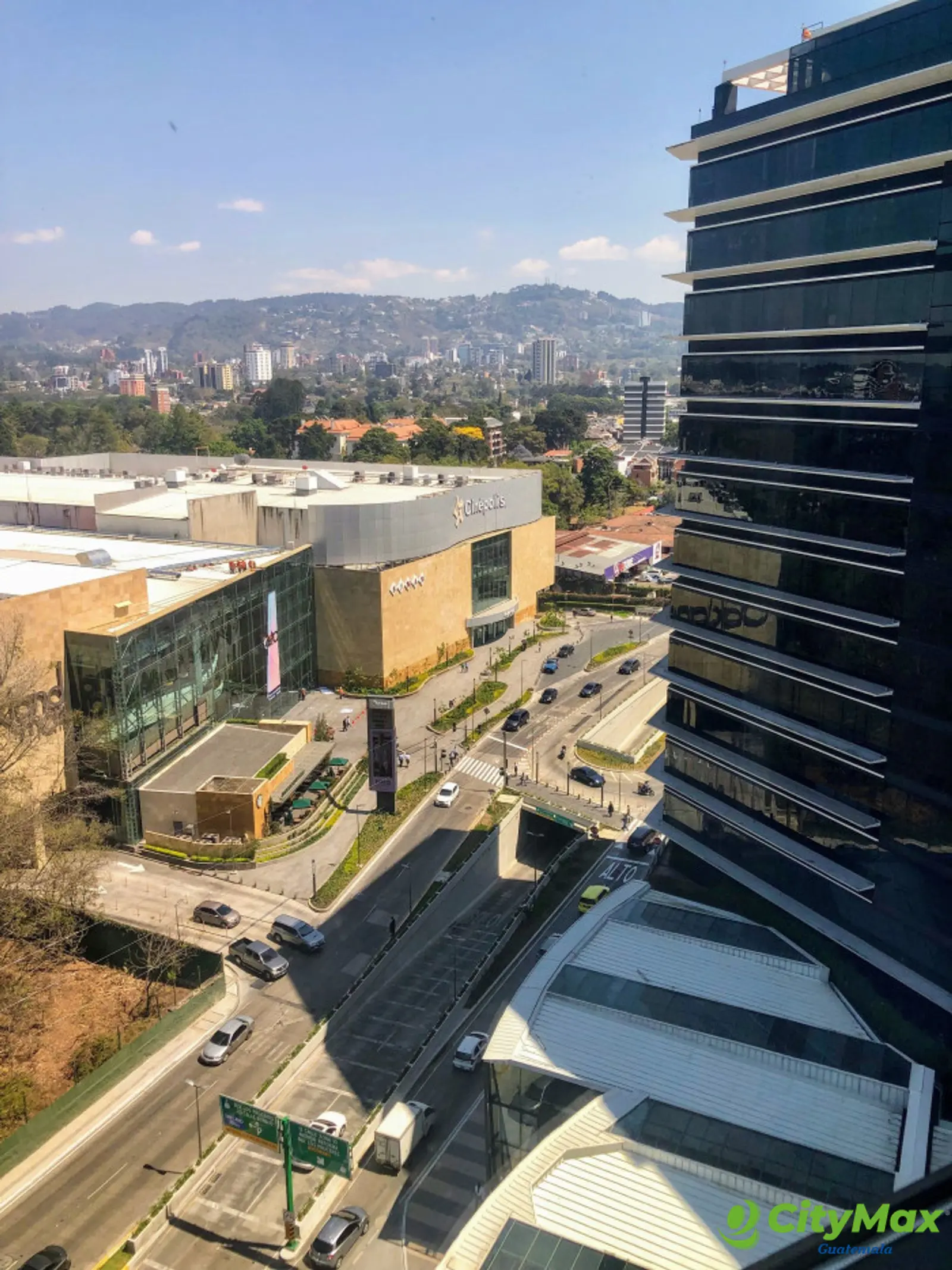 Oficina en renta o venta en zona 10 Guatemala - foto 7