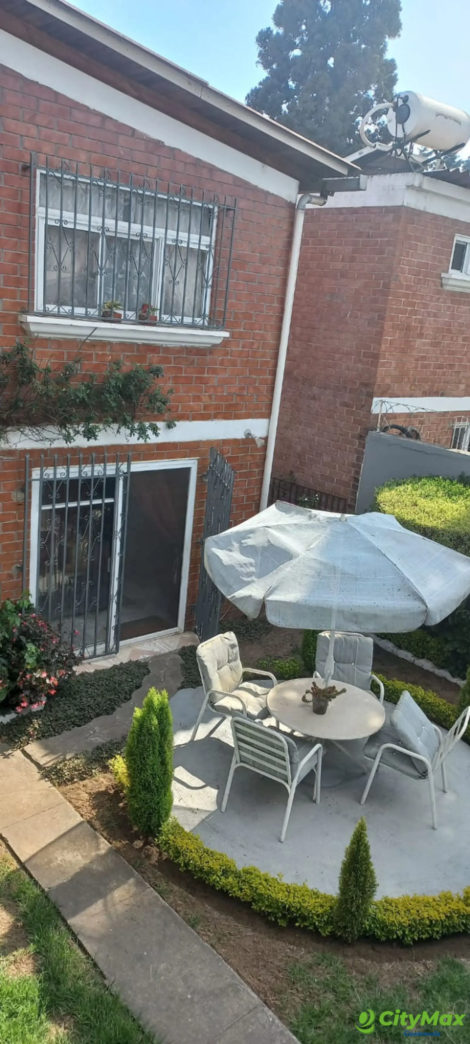 En venta casa grande con jardín La Floresta zona 9 Xela - foto 15