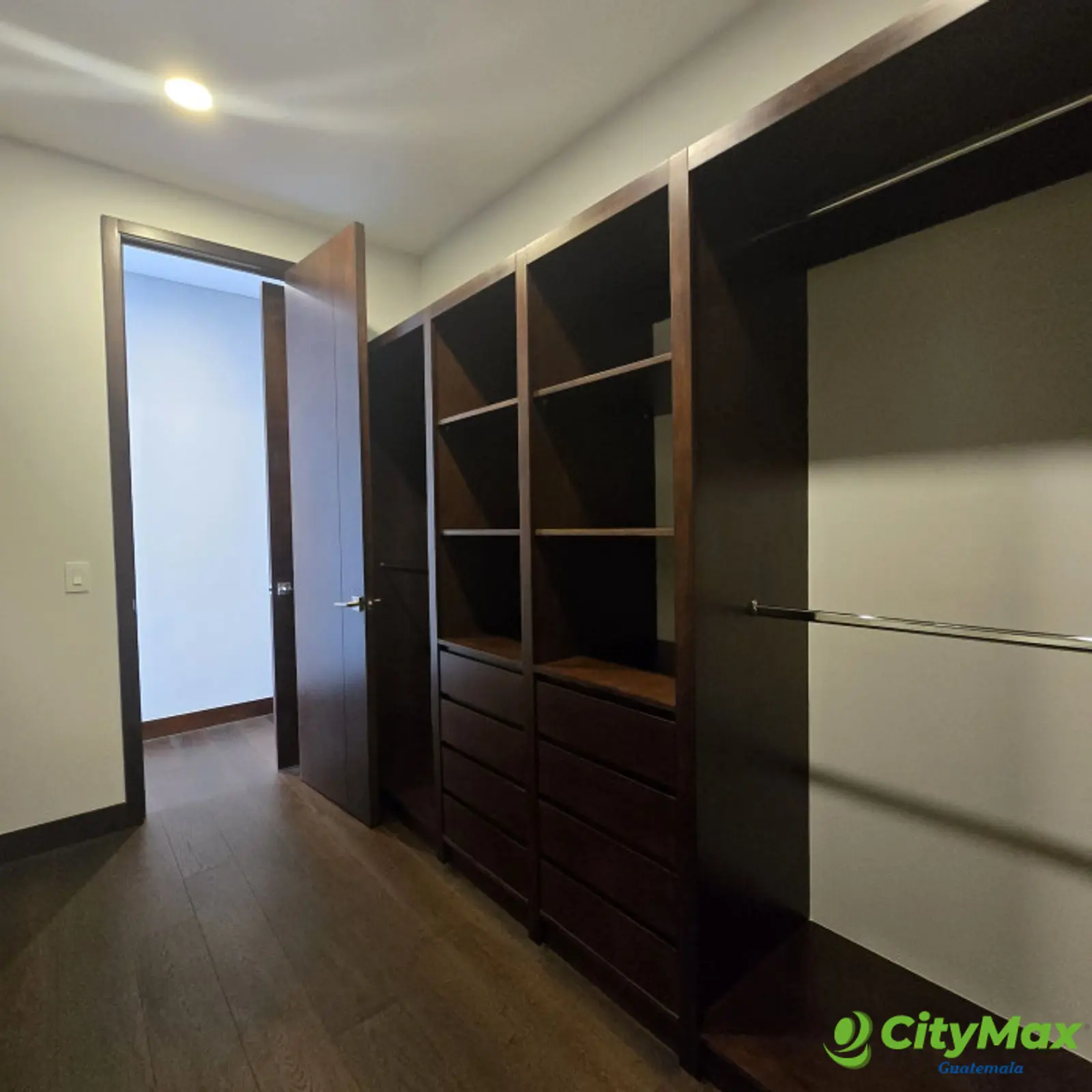 Lujoso Apartamento en renta o venta zona 14 Guatemala - foto 15