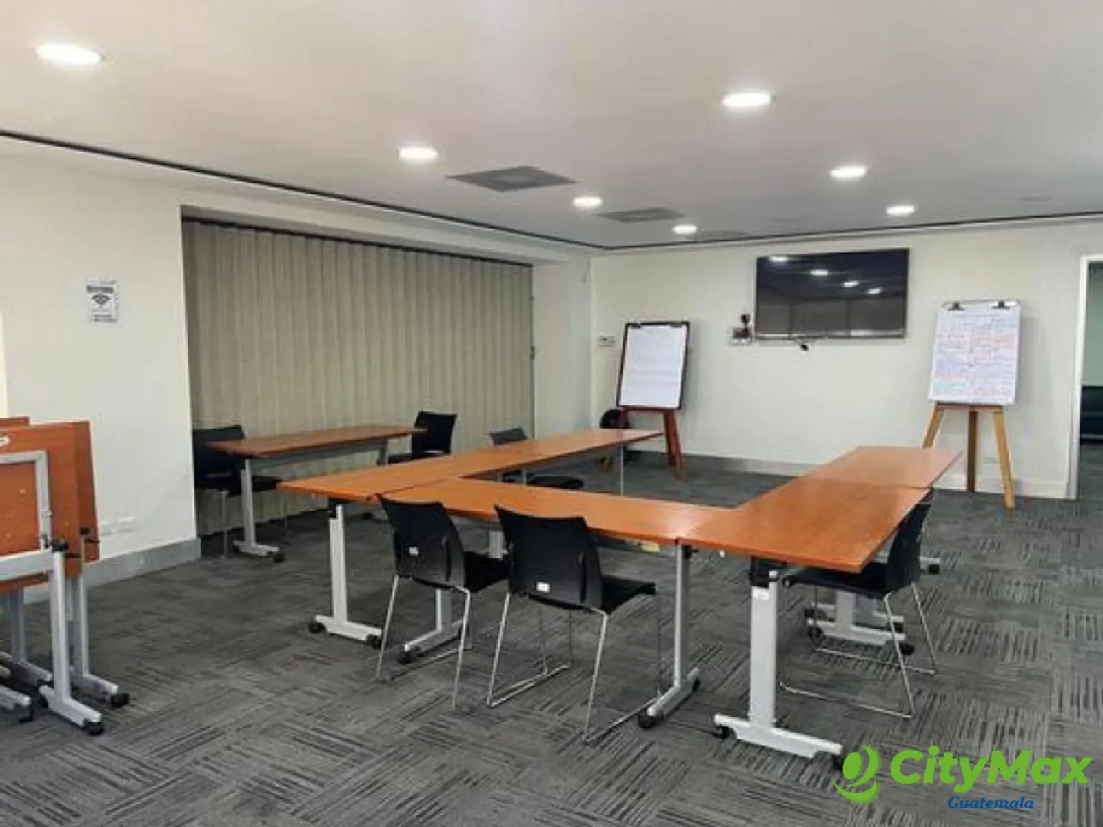En Venta oficina en zona 10 Guatemala - foto 2
