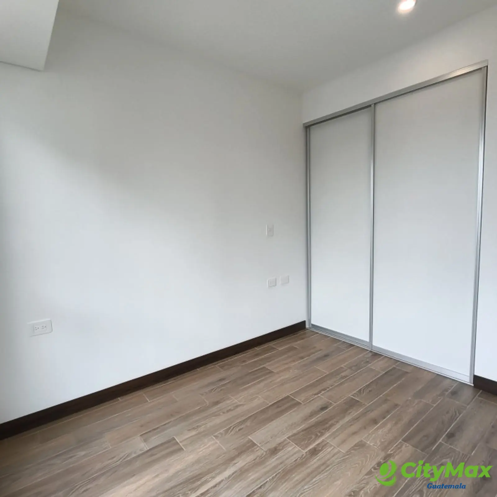 Apartamento en renta en zona 13 Edificio Inara Américas - foto 9