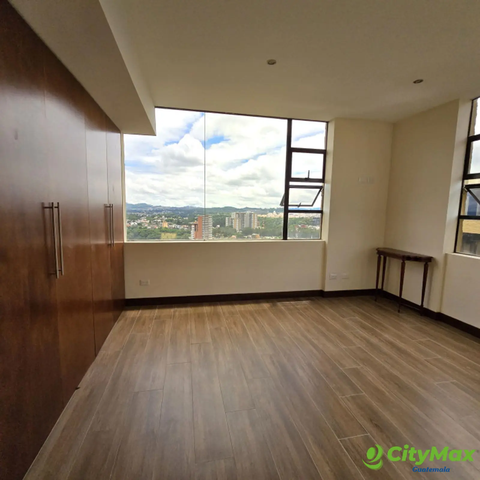 En Venta Apartamento en Zona 10 cercano a Oackland Z 10 - foto 17