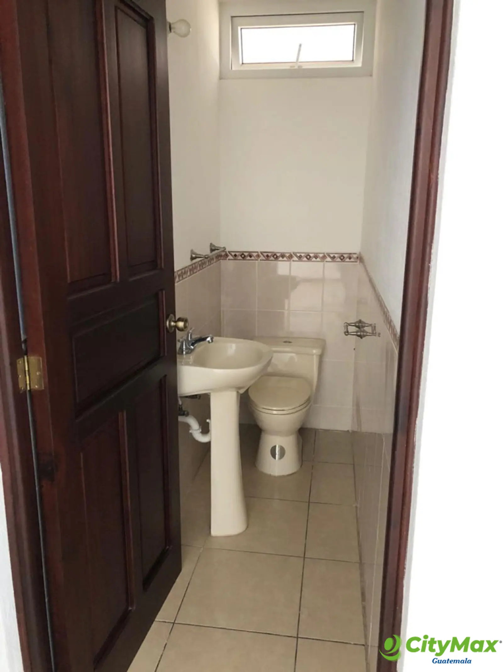 Casa en Condominio en Renta en Fraijanes Guatemala - Baño de Visitas