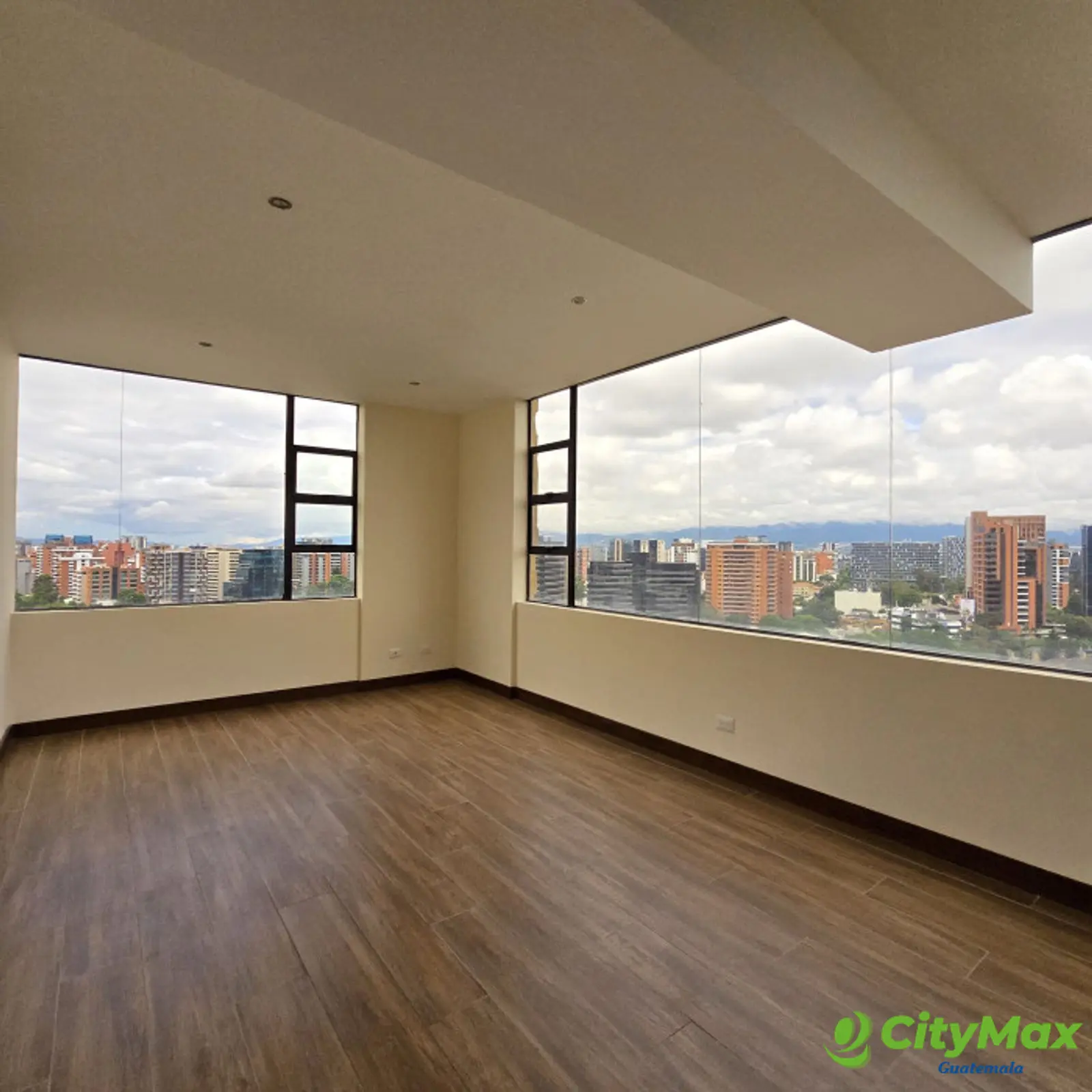 En Venta Apartamento en Zona 10 REMODELADO  - foto 16