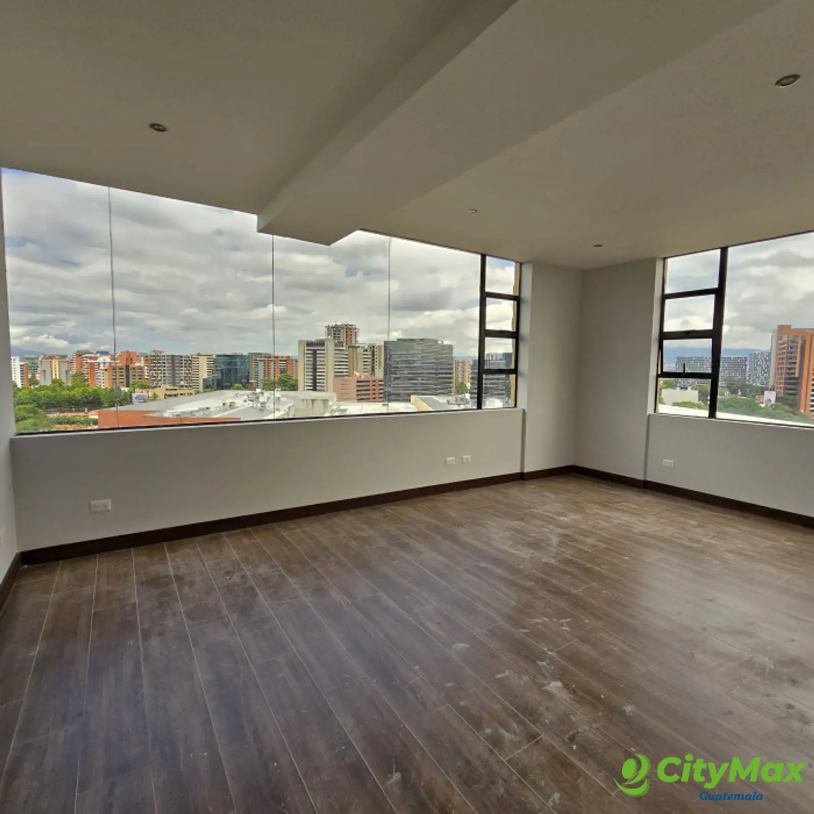 Apartamento en Zona 10 en venta REMODELADO - foto 3