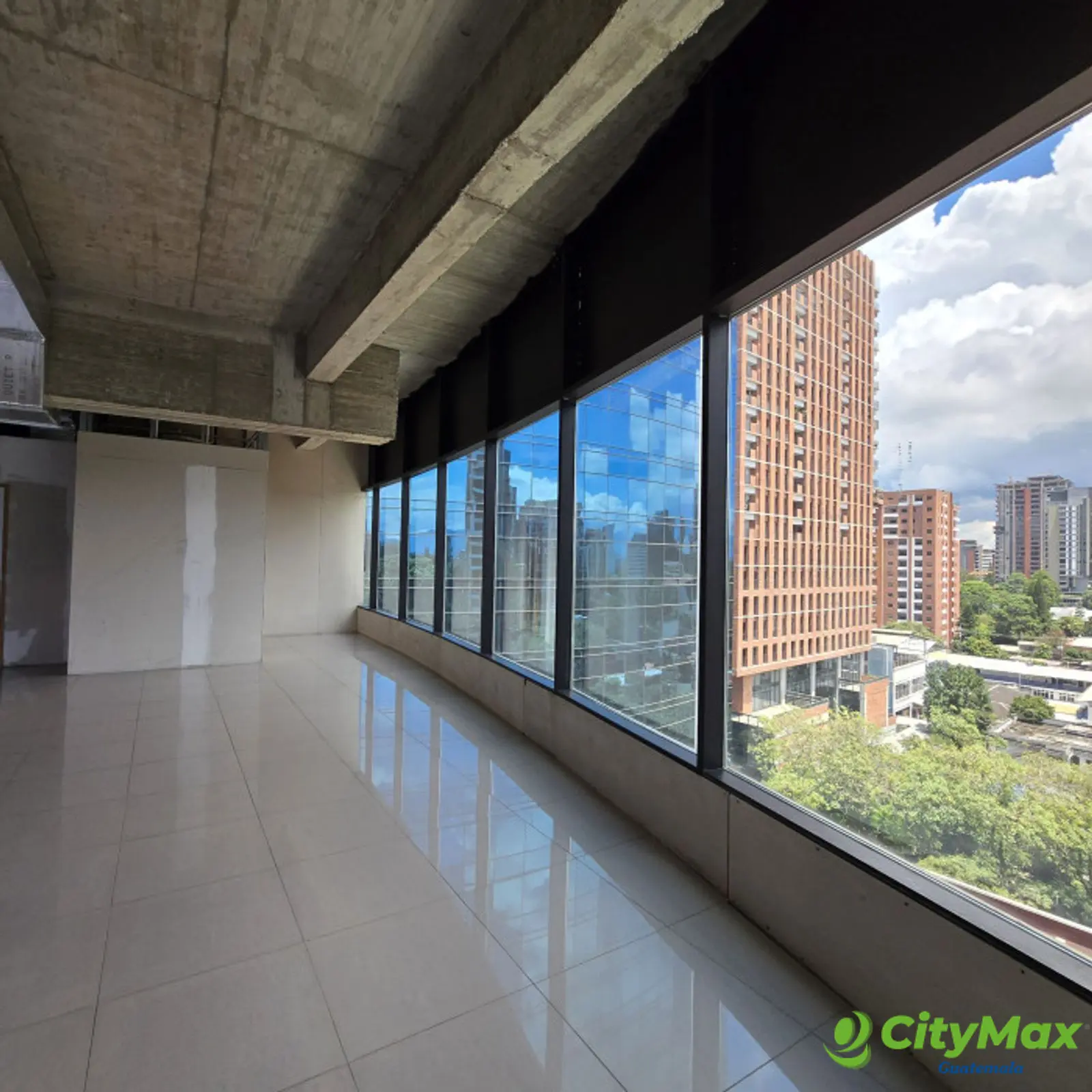 Oficina en Venta zona 10 cercano a oakland  - foto 5