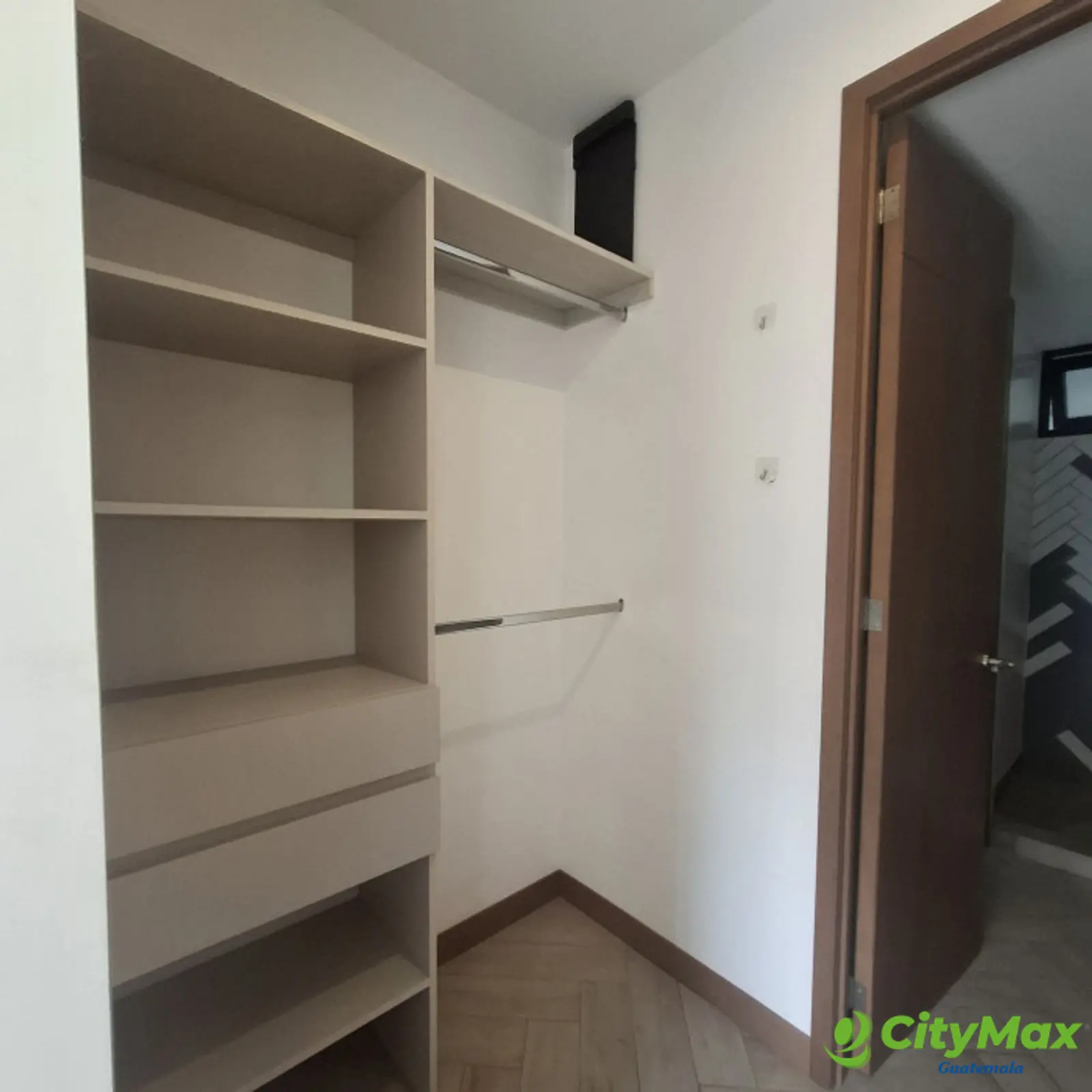 Apartamento en venta Kanajuyu zona 16 - foto 8
