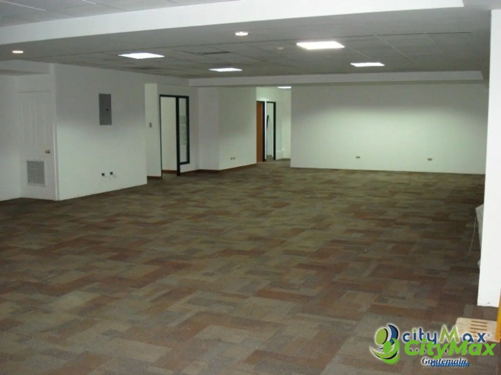 Oficina en alquiler con 255m2 en Zona 14 Europlaza - foto 6