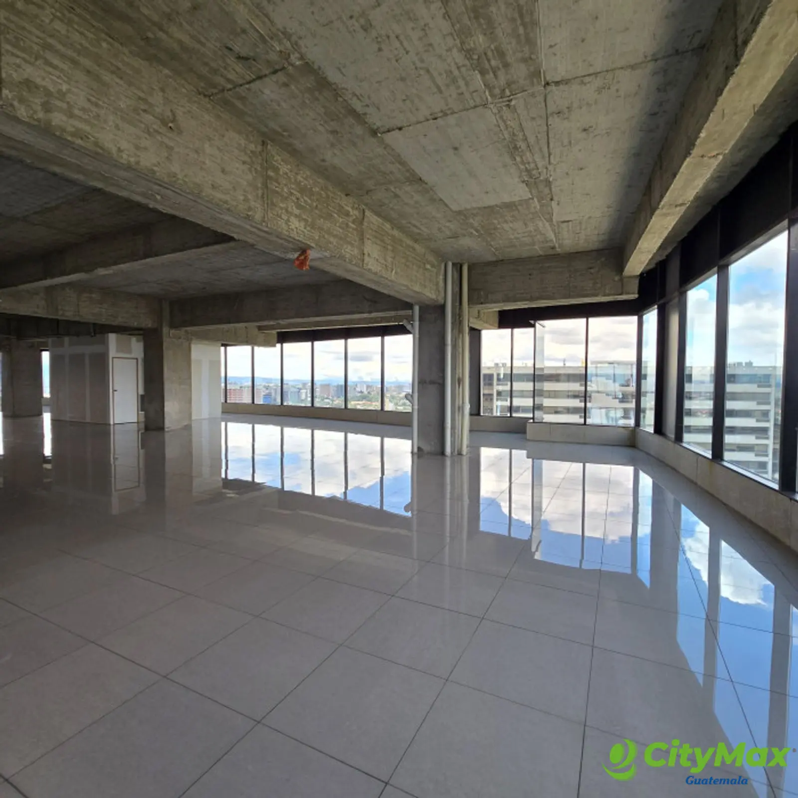 En venta oficinas en Zona 10 Diagonal 6 Guatemala - foto 16