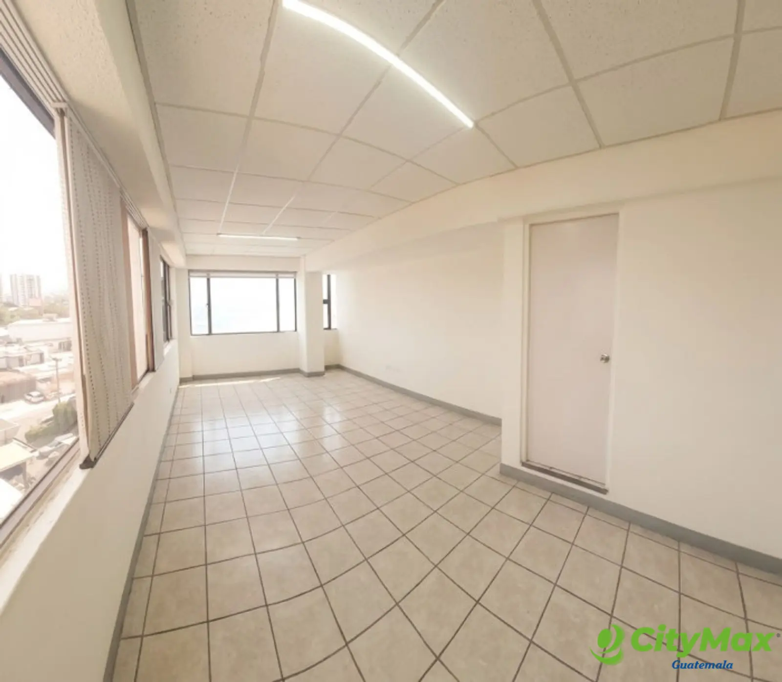 Oficina venta con 2 parqueos 20 calle Zona 10 - foto 3