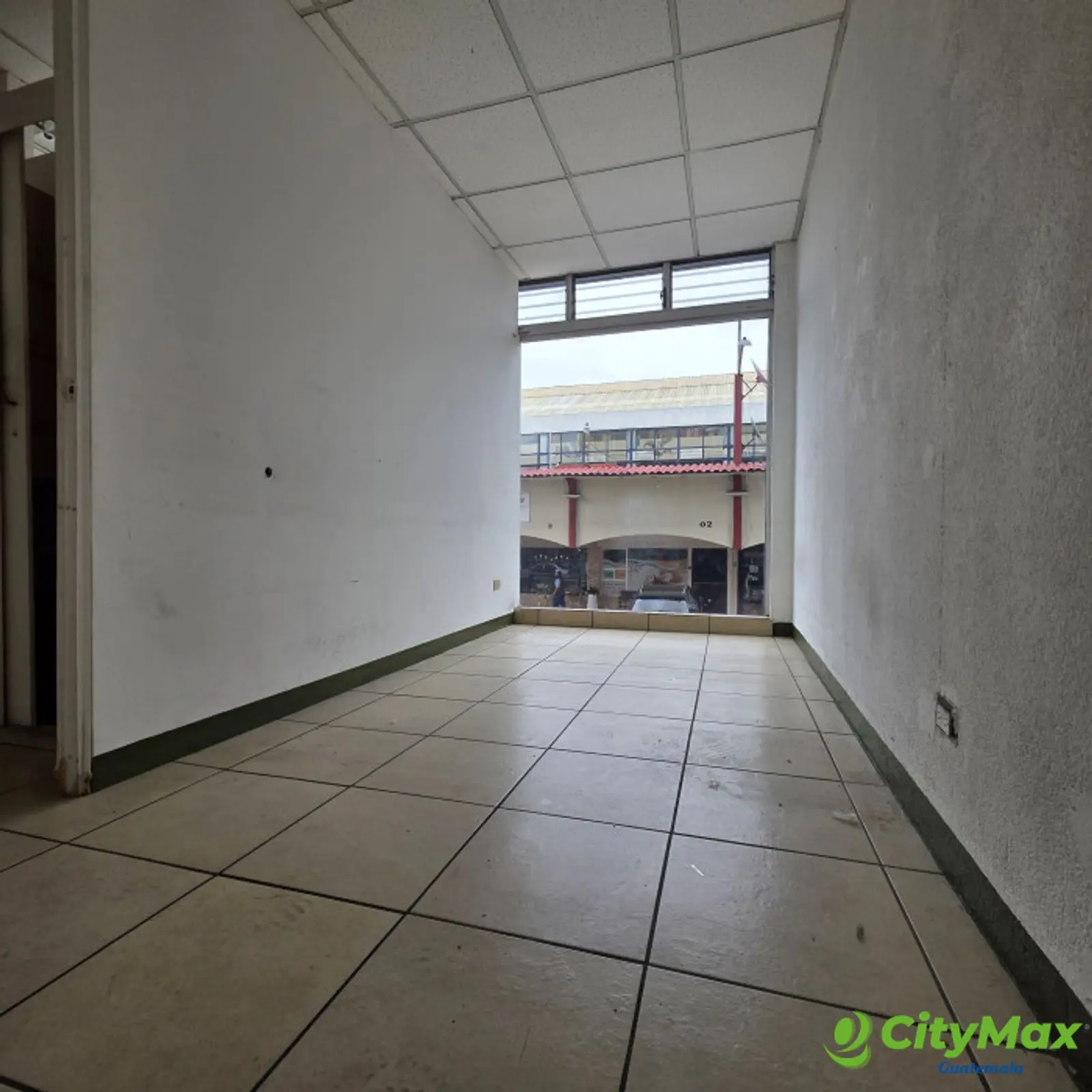 Local Comercial en RENTA Avenida Las Américas Z.13 - foto 4