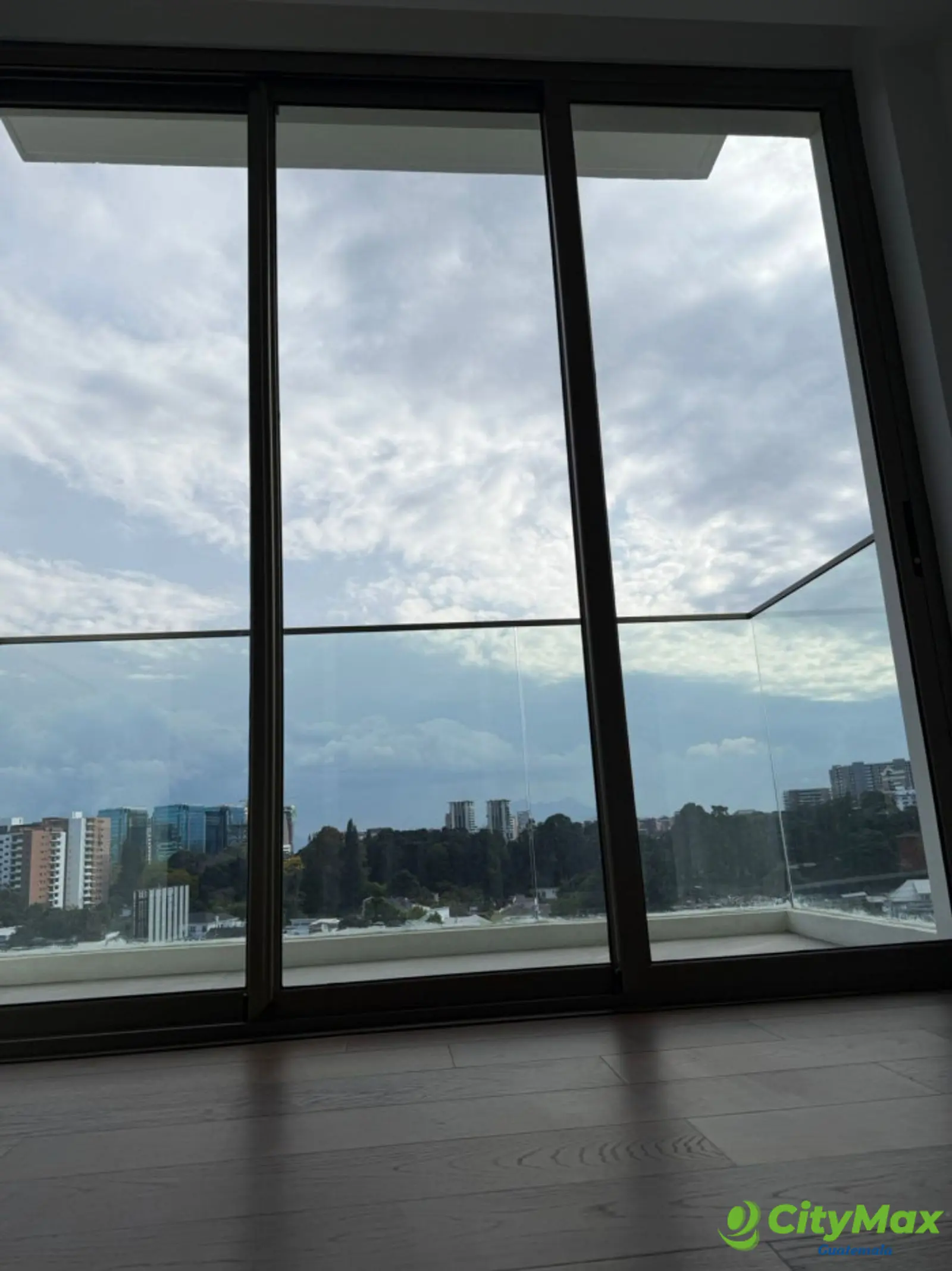 Apartamento en Renta de 3 Habitaciones en zona 10 - foto 4
