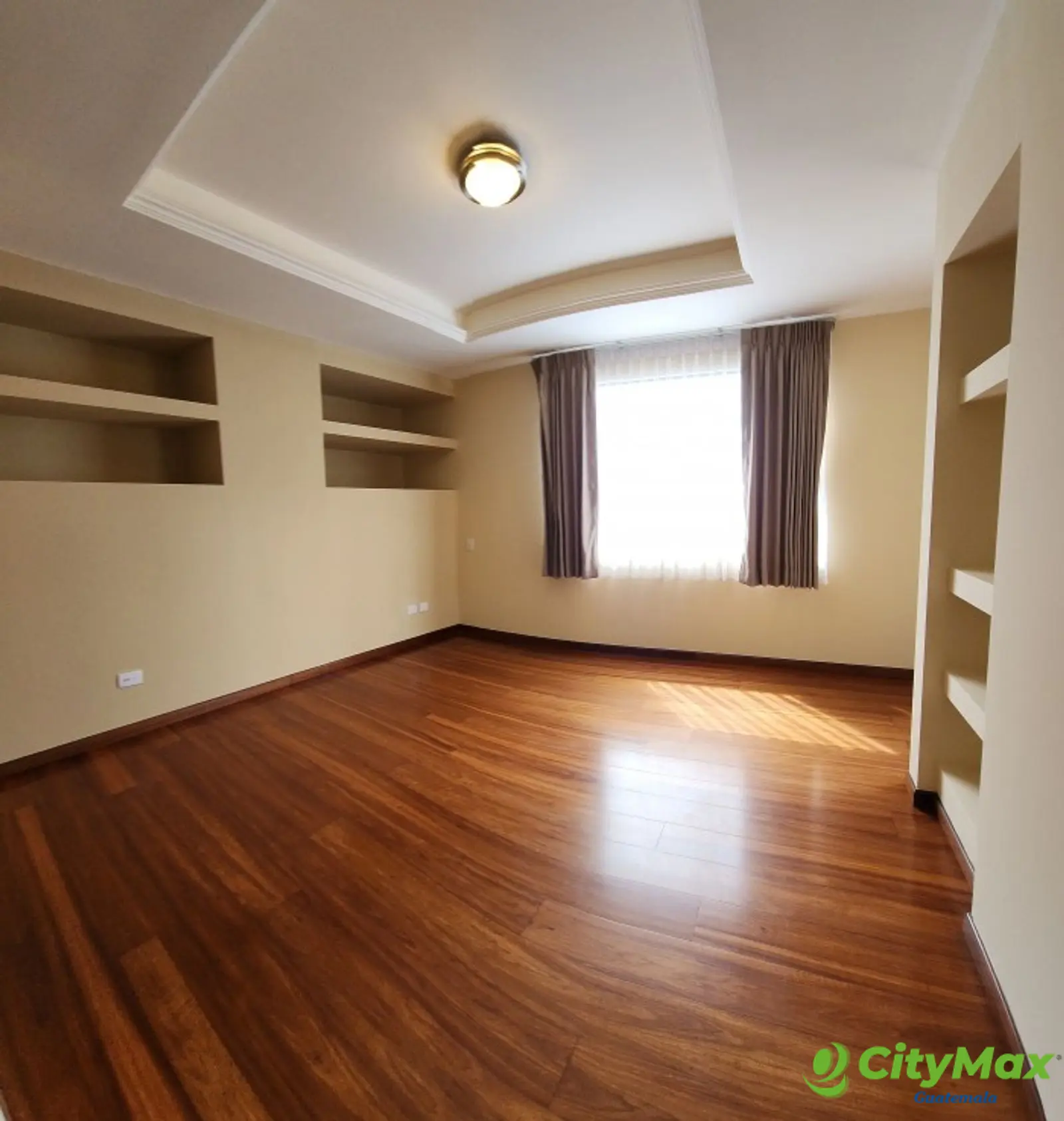 En Alquiler Apartamento con 152.00m2 en Zona 10 - 20221128_110357.jpg