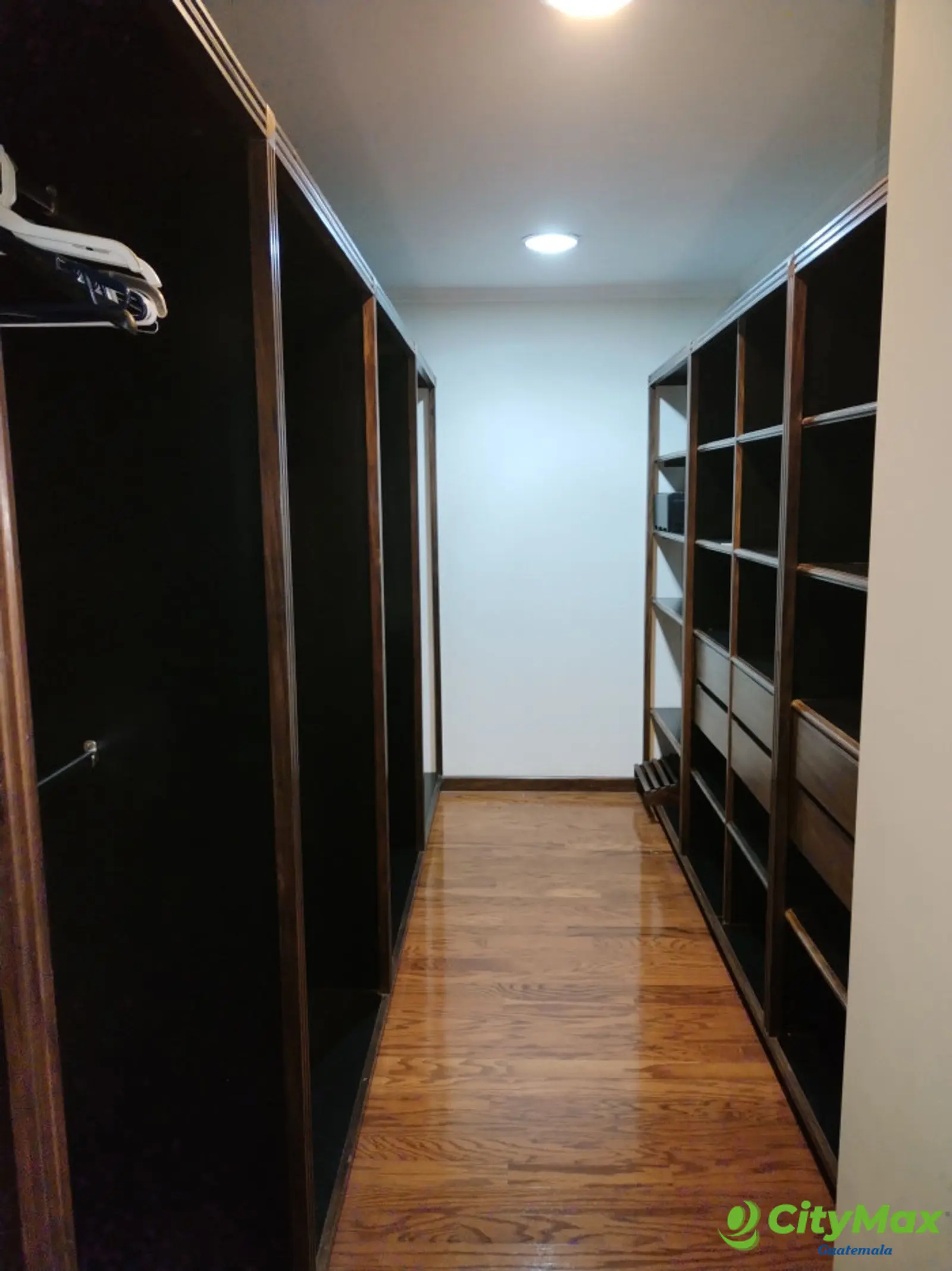 Apartamento en venta zona 10 con 3 habitaciones  - foto 18