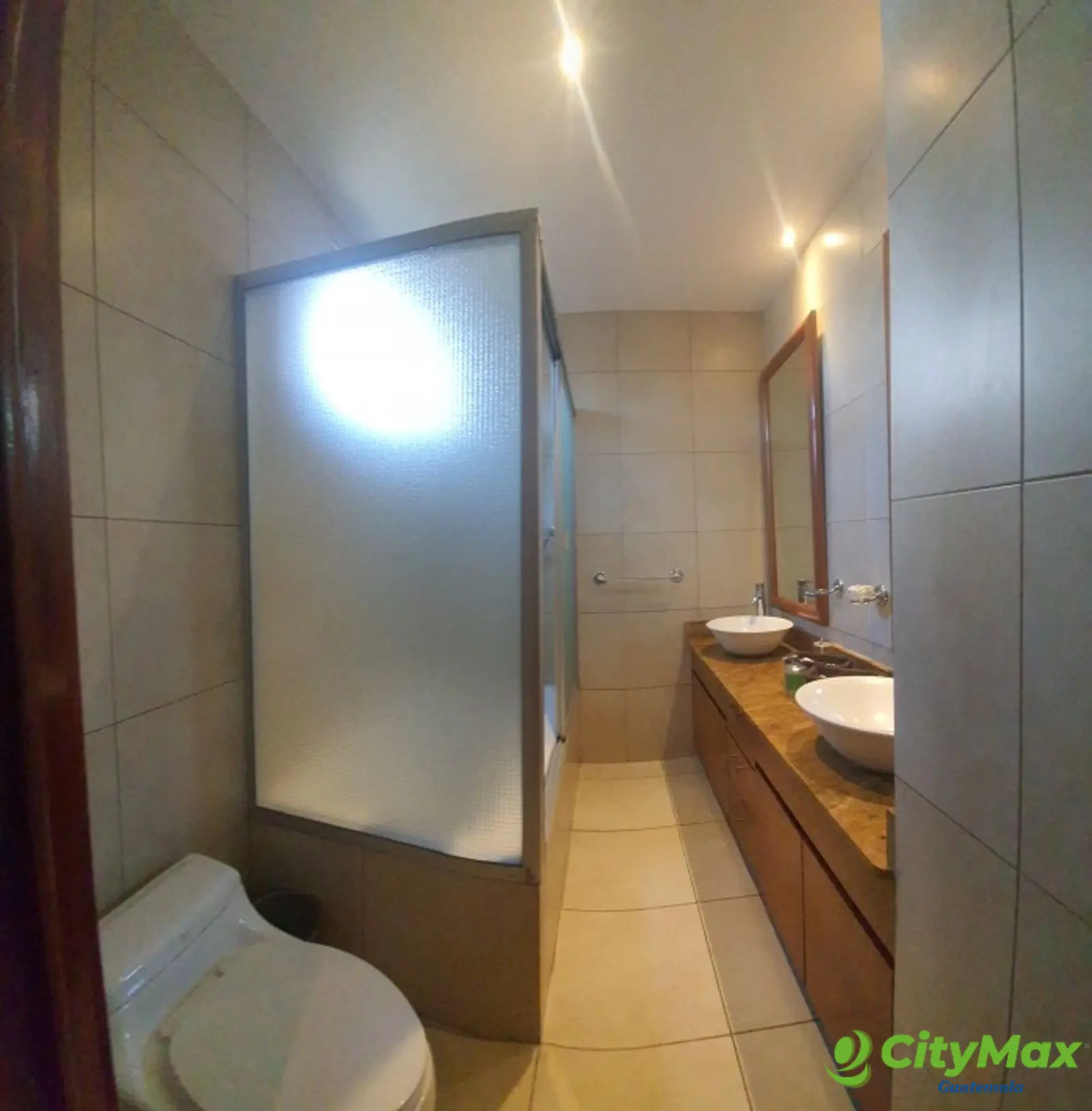 En Renta y Venta Apartamento cercano a Zona 15 - 20221031_103221.jpg