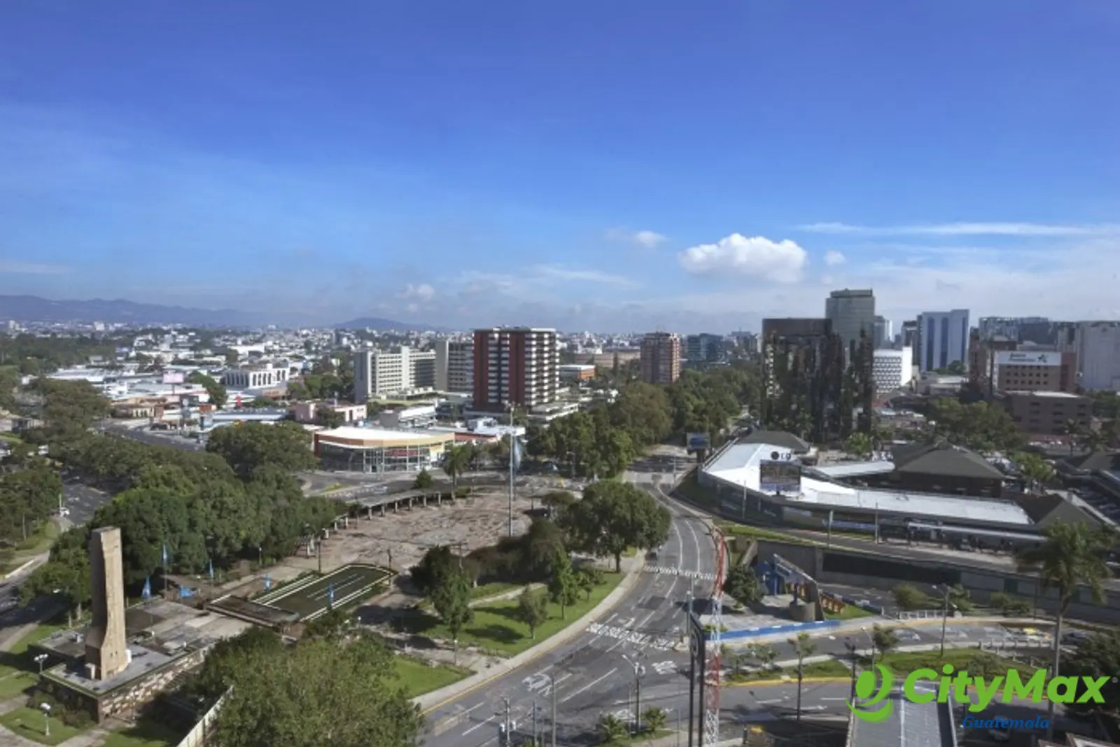 Apartamento en renta con jardín en la zona 10 - foto 13