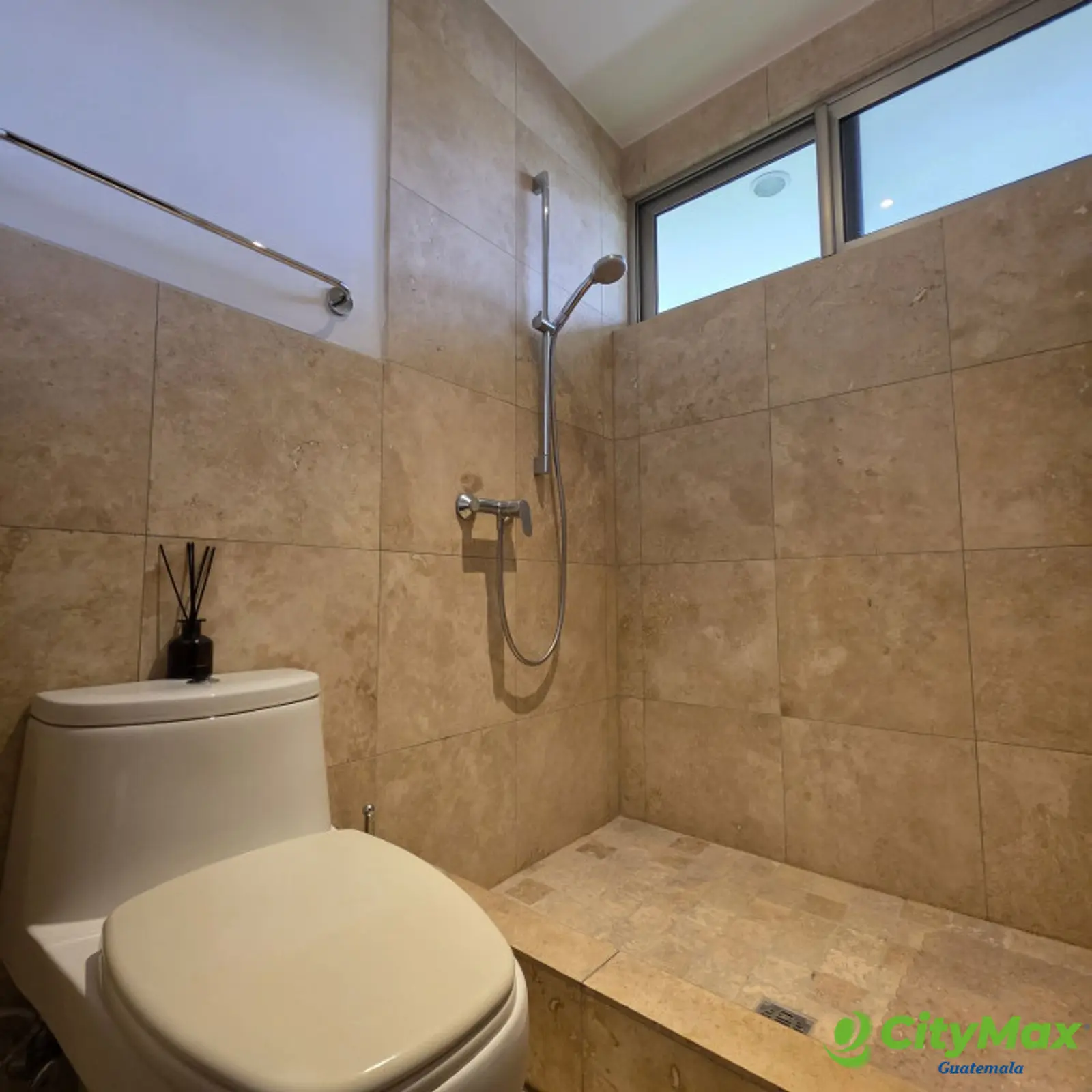 En Alquiler Apartamento en Tiffany Zona 14 - foto 18