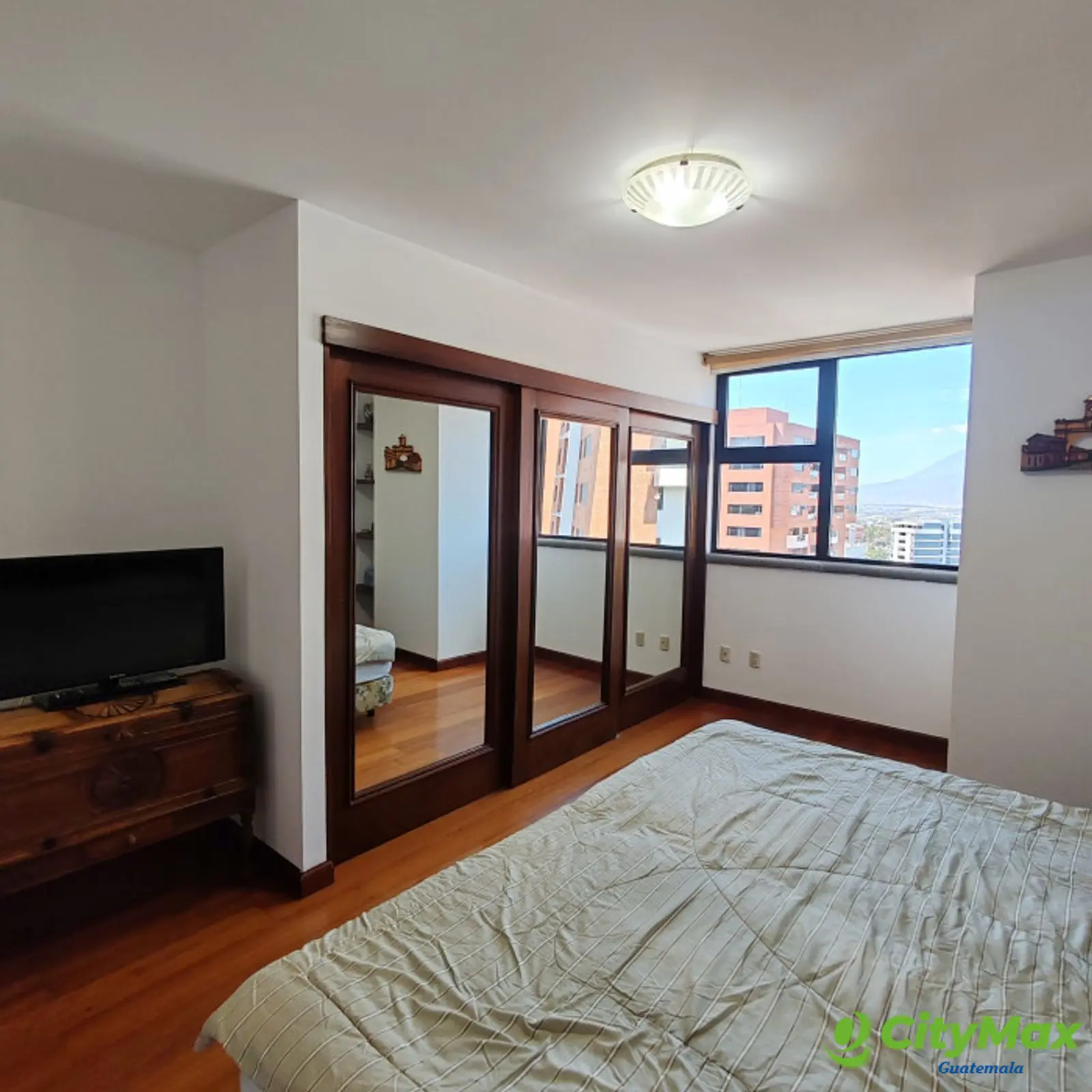 En Alquiler Apartamento Amueblado con 273m2 en Zona 14 - foto 18
