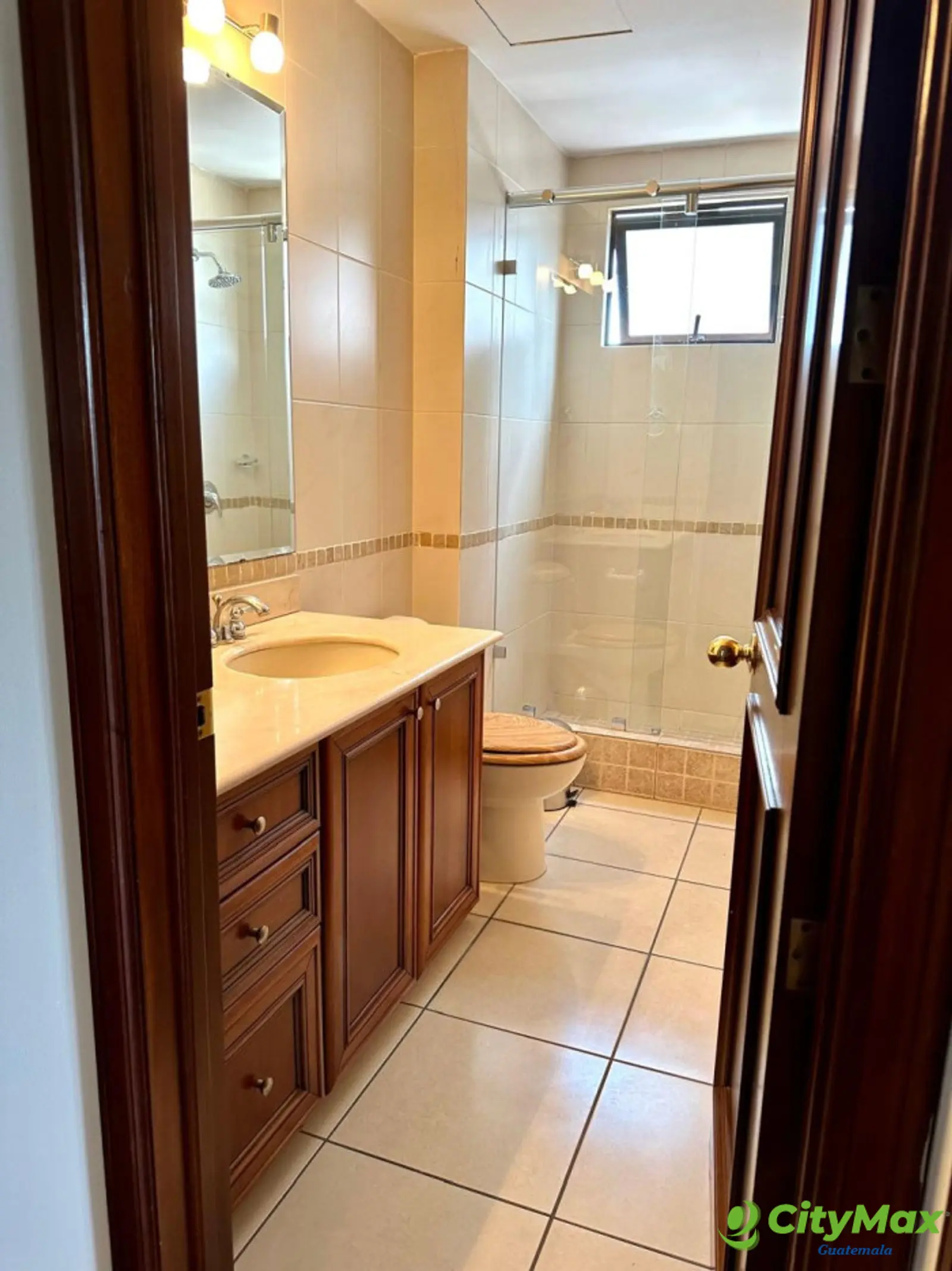 Apartamento amueblado cerca de La Estacion Zona 10 - foto 9