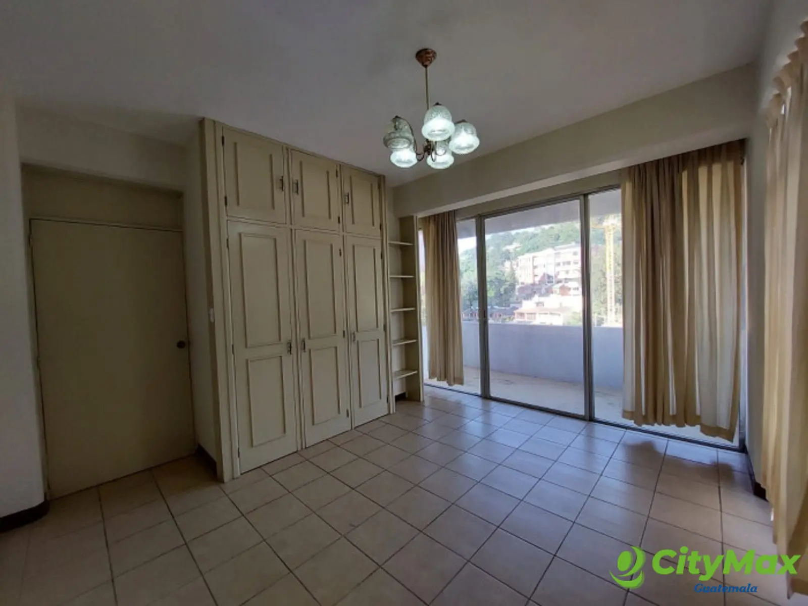Amplio Apartamento en Renta en Zona 15,  3 habitaciones - foto 2
