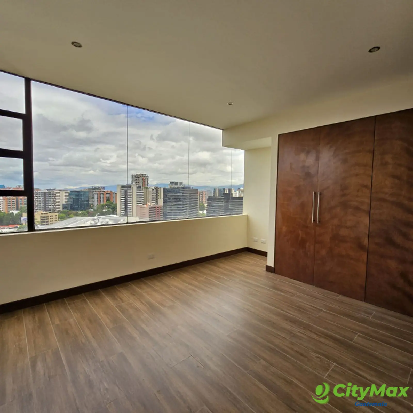 En Venta Apartamento en Zona 10 REMODELADO  - foto 22