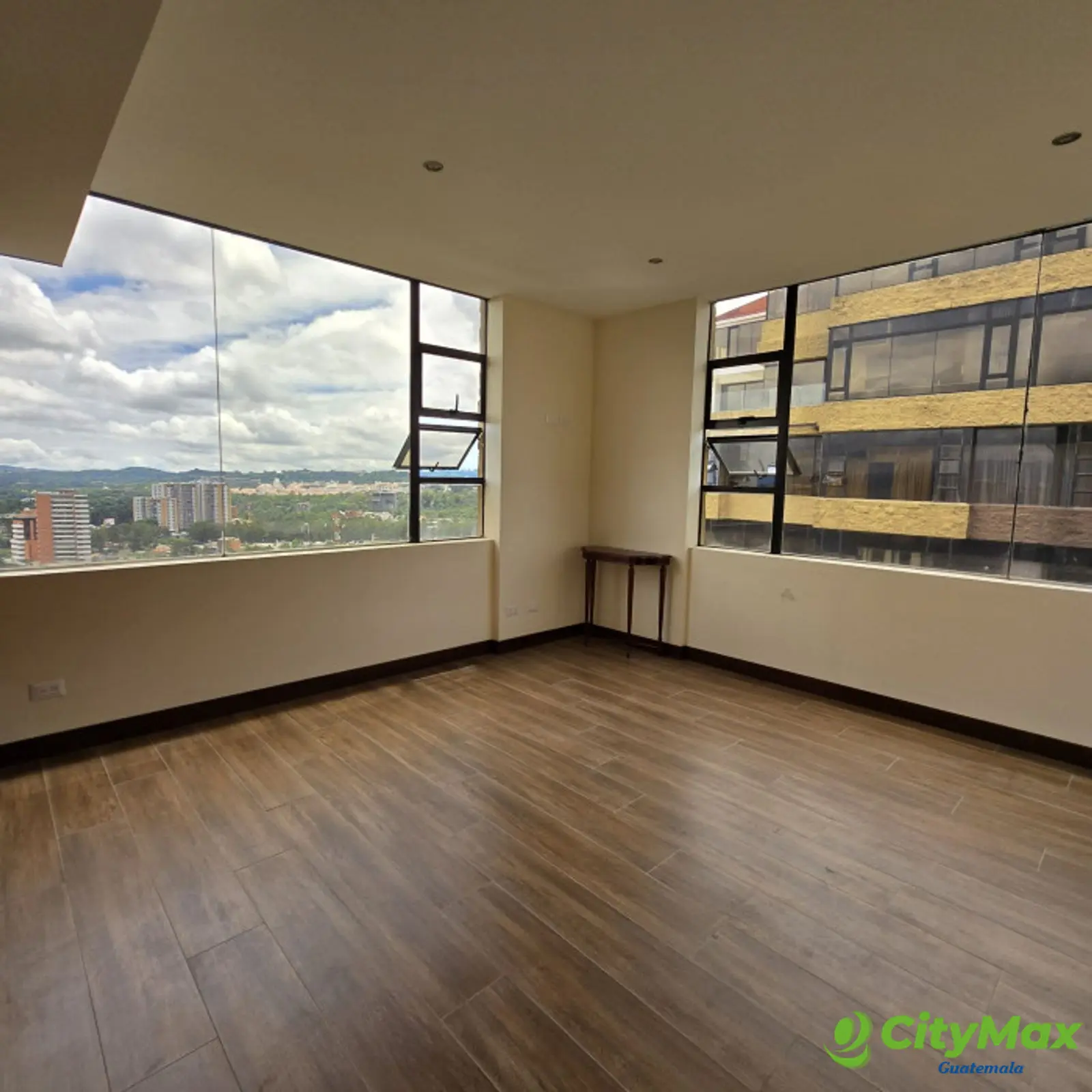 En Venta Apartamento en Zona 10 cercano a Oackland Z 10 - foto 15
