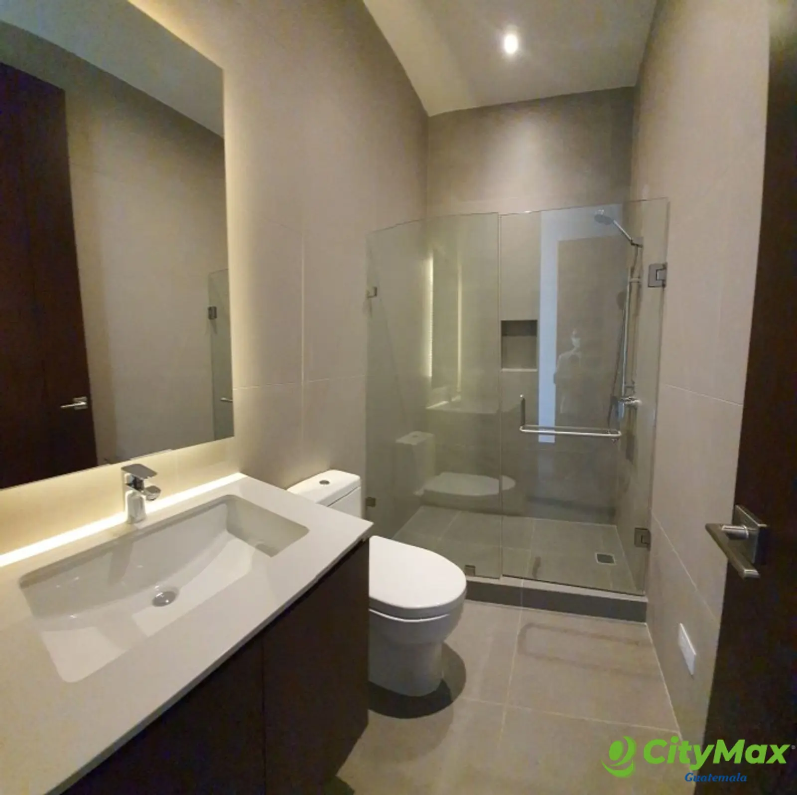 En venta lujosos apartamento en la zona 14 Guatemala - foto 14