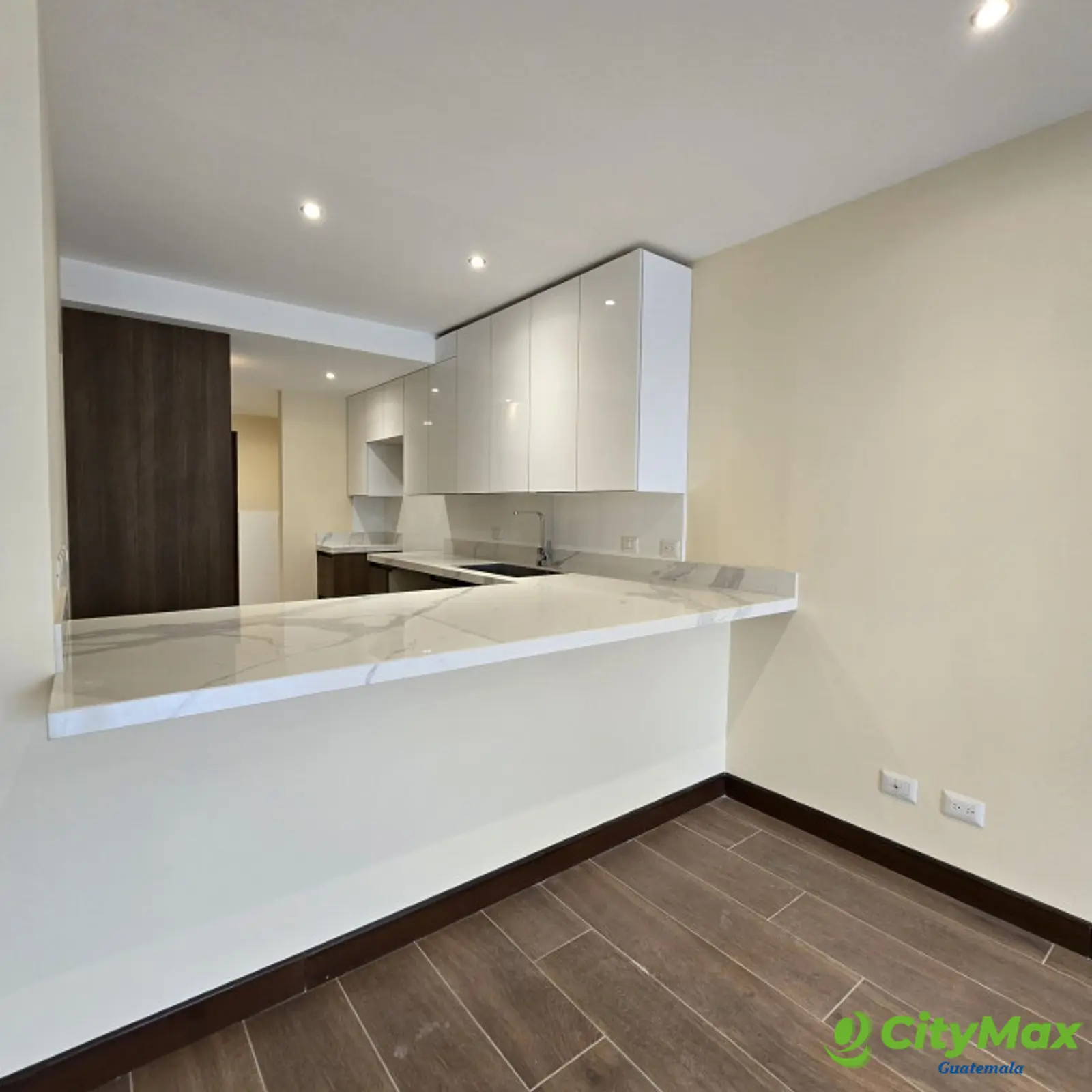 En venta apartamento en Oakland zona 10 Guatemala - foto 2