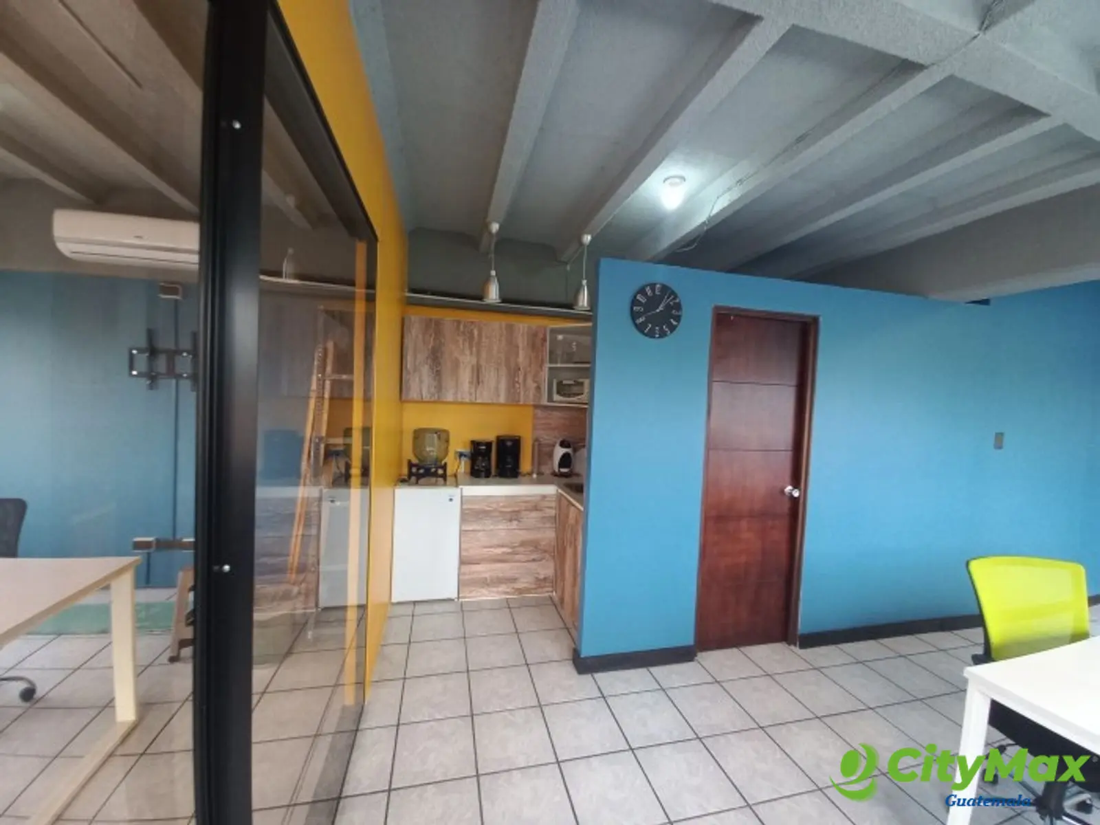 En Venta oficina en Plaza Buró zona 10 Guatemala - cocineta
