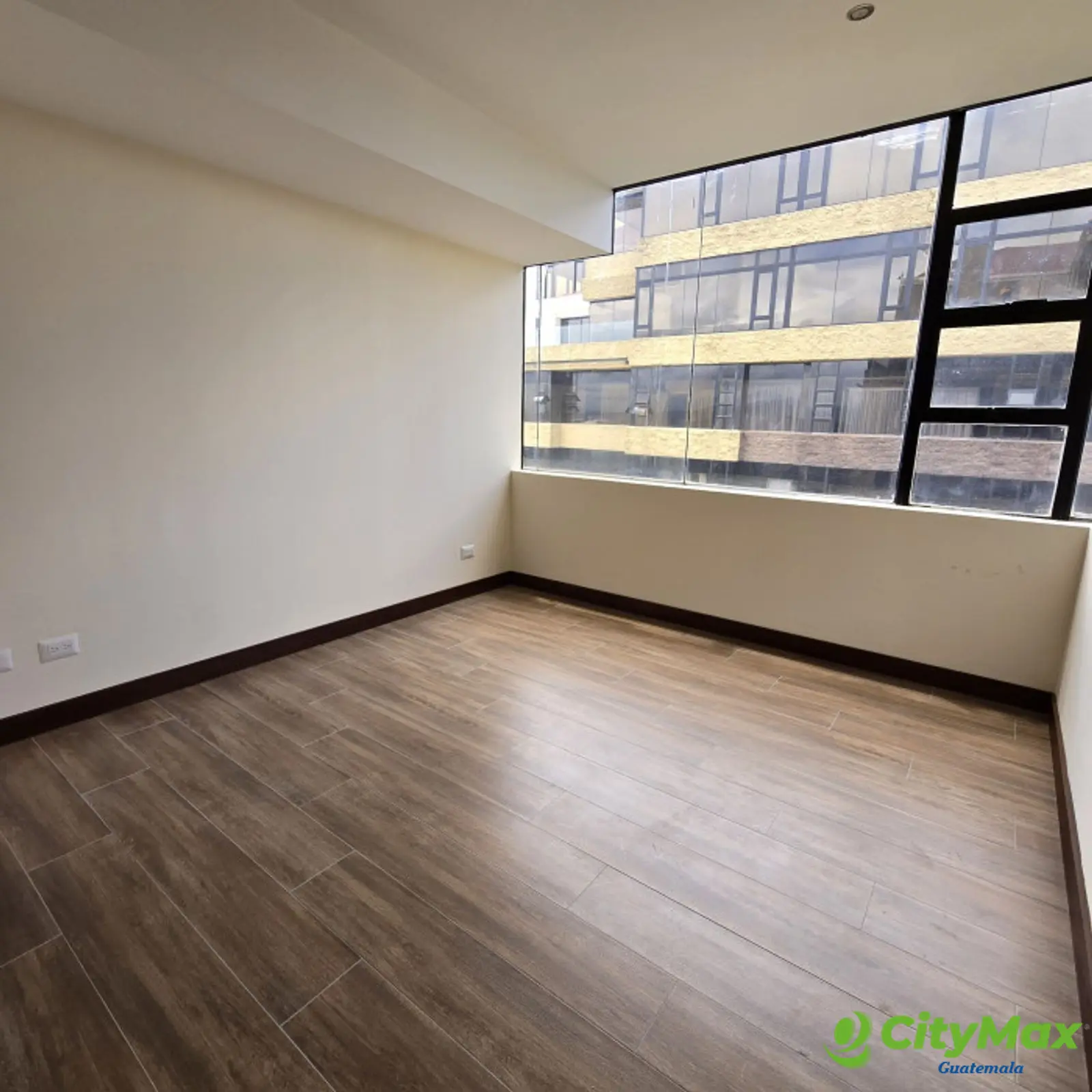 En Venta Apartamento en Zona 10 cercano a Oackland Z 10 - foto 19