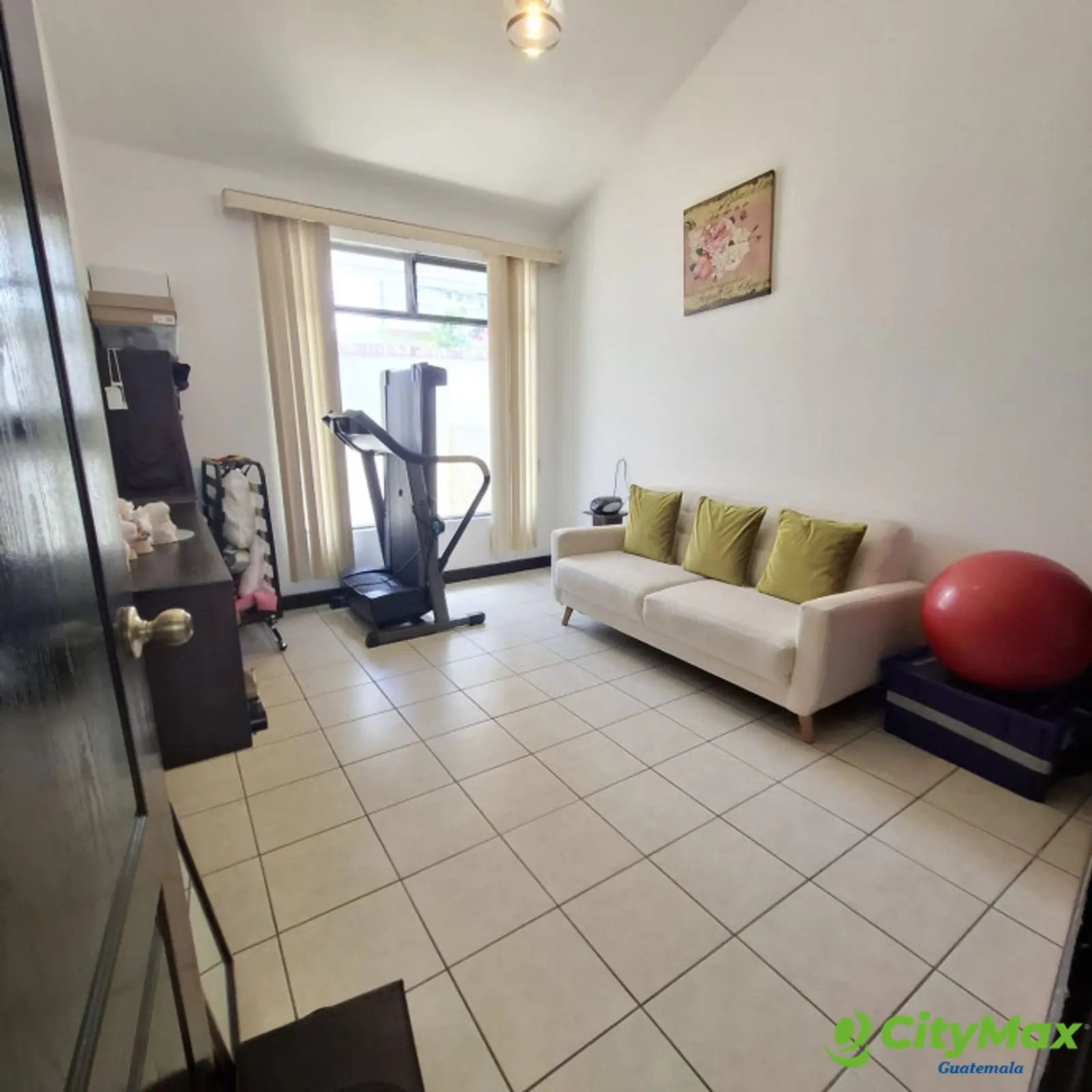 Casa en Venta 245 metros zona 4 de Mixco con garita - foto 11