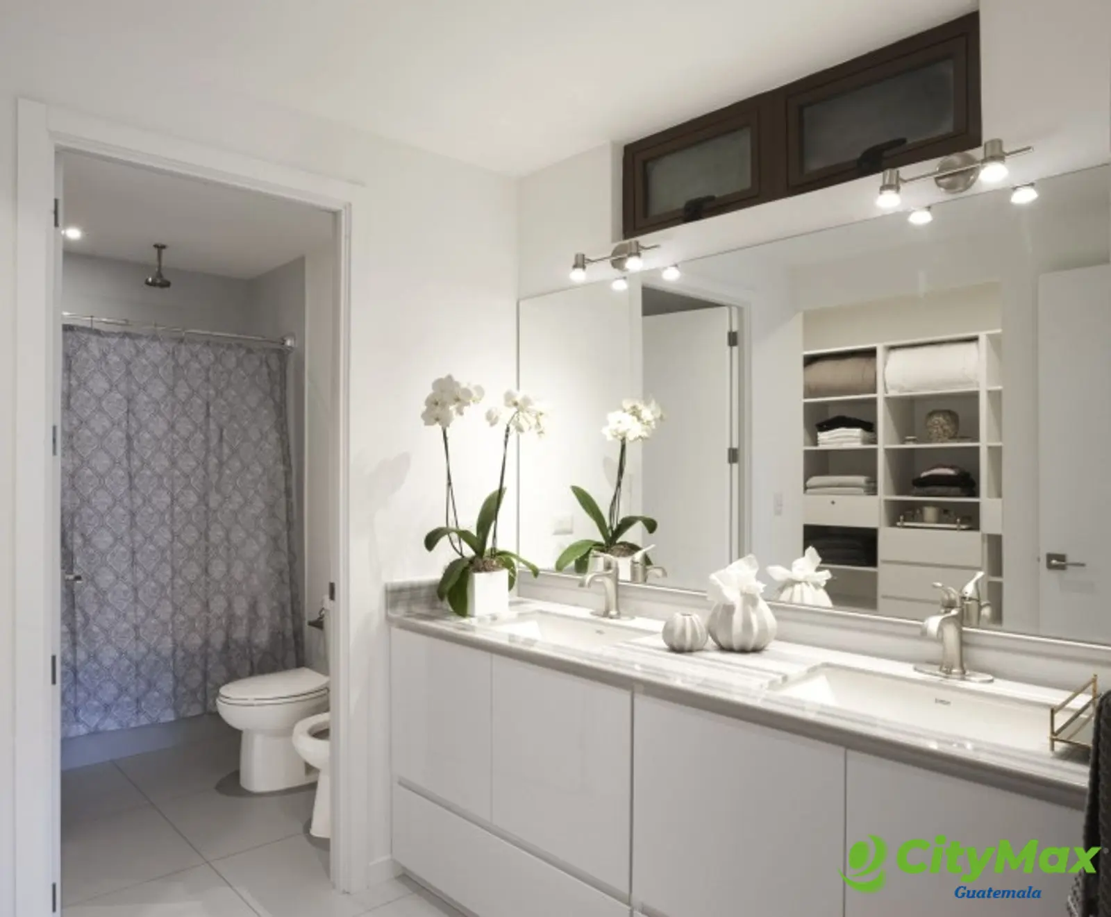 Apartamento en renta con jardín en la zona 10 - foto 10