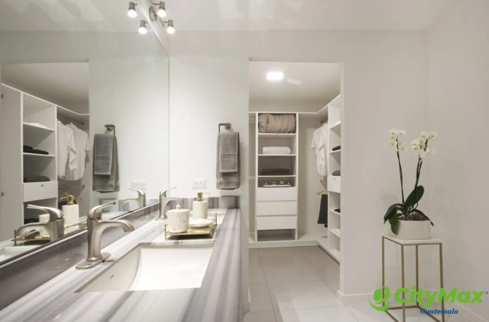 Apartamento en renta con jardín en la zona 10 - foto 9