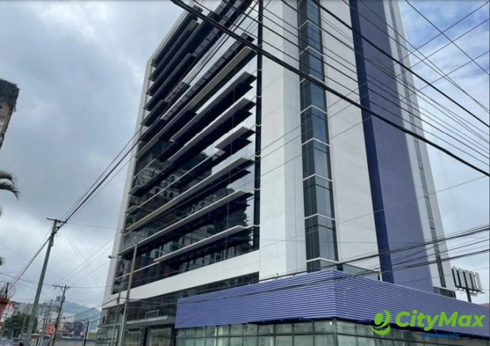 Oficina para inversión en venta en zona 10 Rentada - foto 10