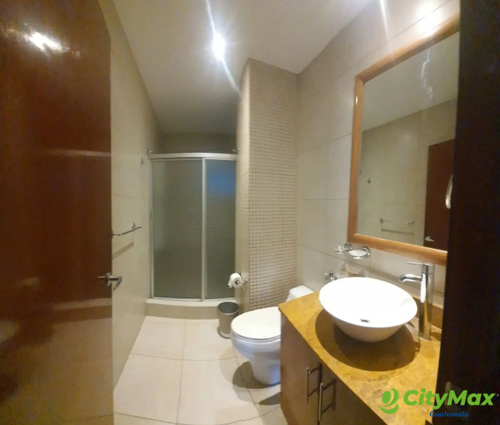 En Renta y Venta Apartamento cercano a Zona 15 - 20221031_103520.jpg