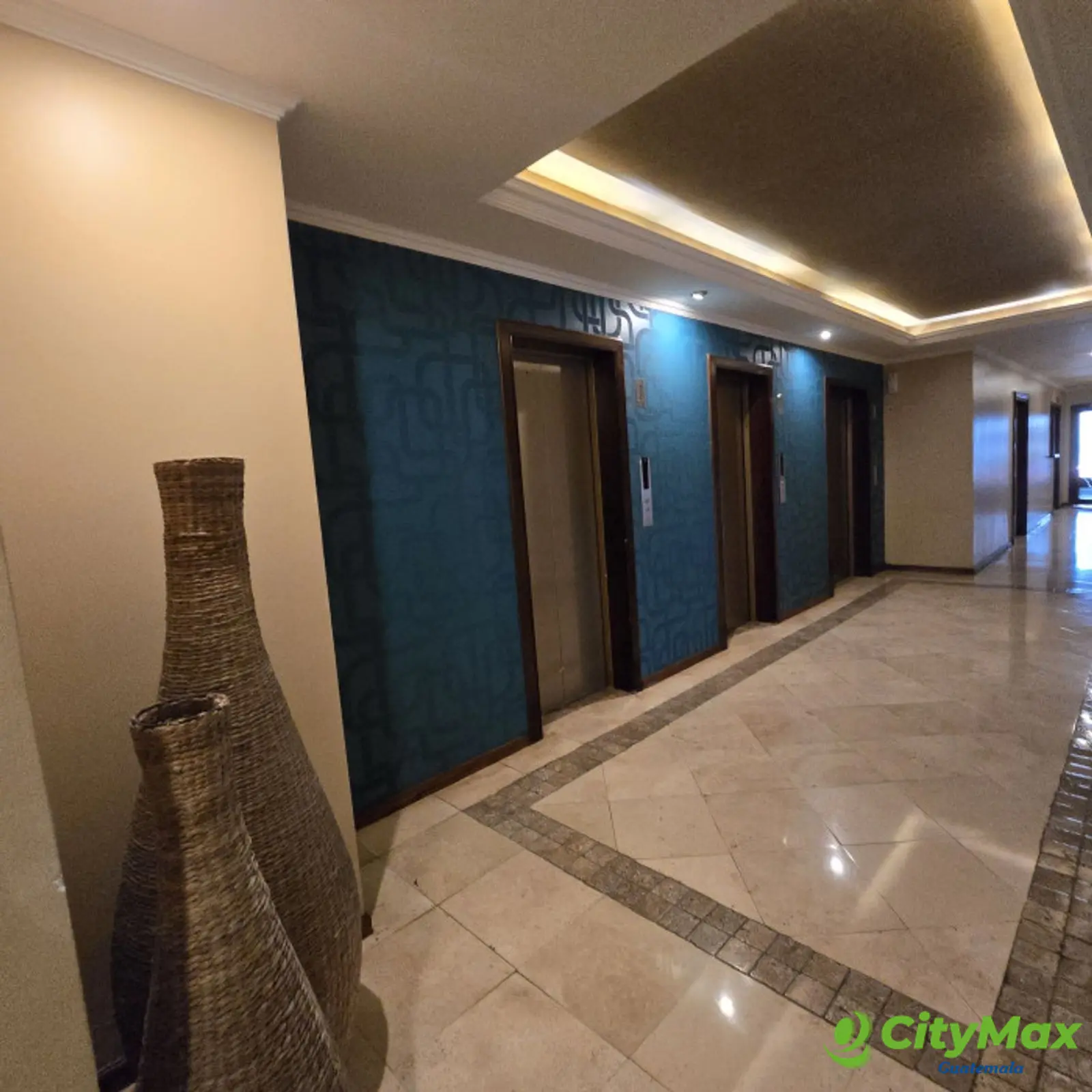 En Alquiler Apartamento en Zona 10 Amueblado - foto 17