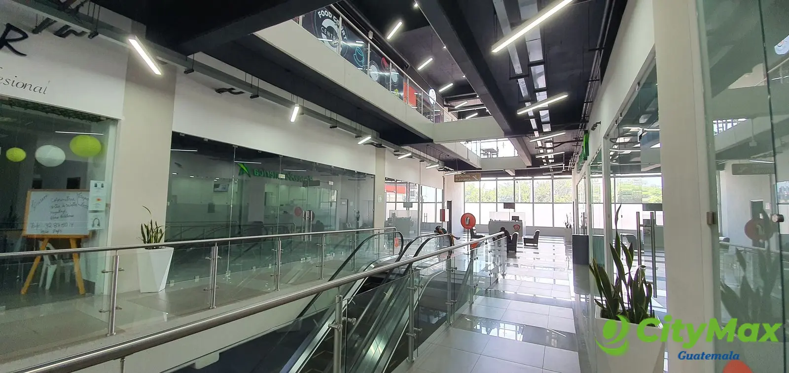 Local comercial en renta en zona 7 Calzada San Juan - foto 3