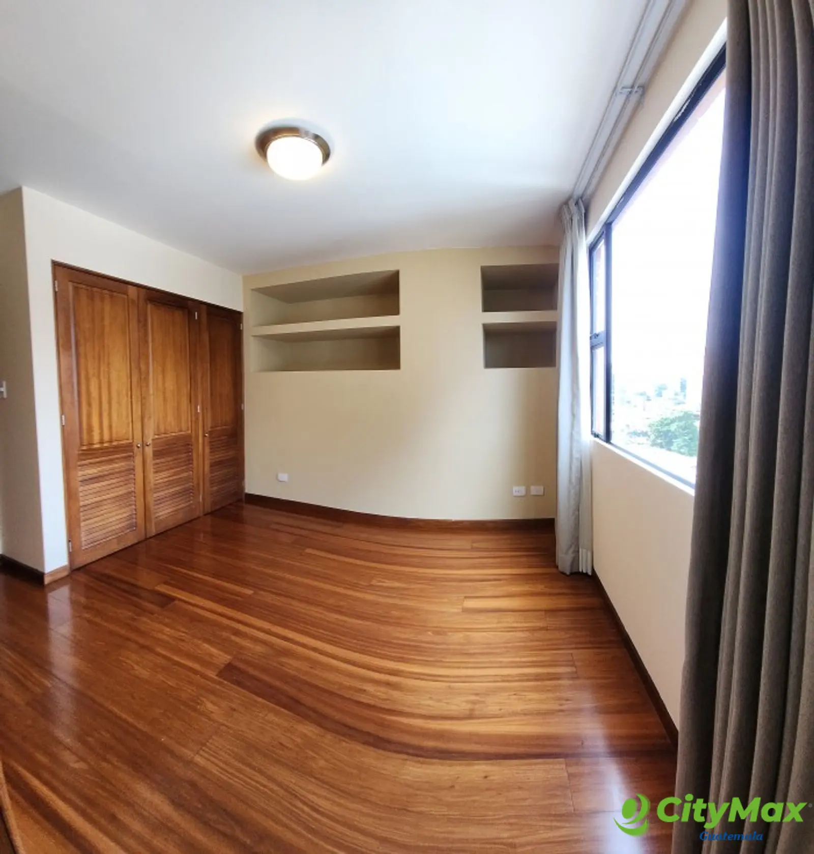En Alquiler Apartamento con 152.00m2 en Zona 10 - 20221128_110452.jpg