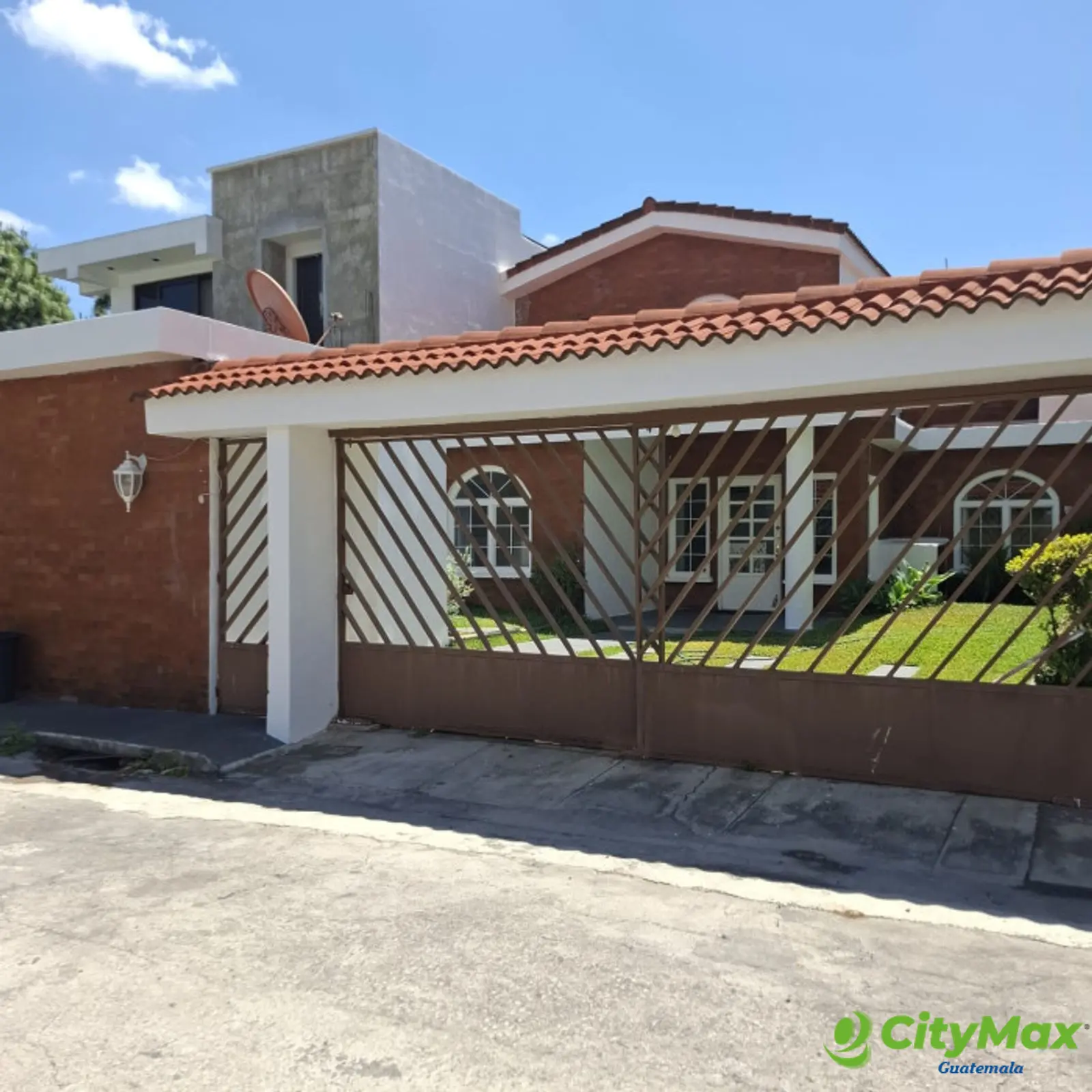 Casa en Venta en Las Orquídeas San Cristóbal Guatemala - foto 2