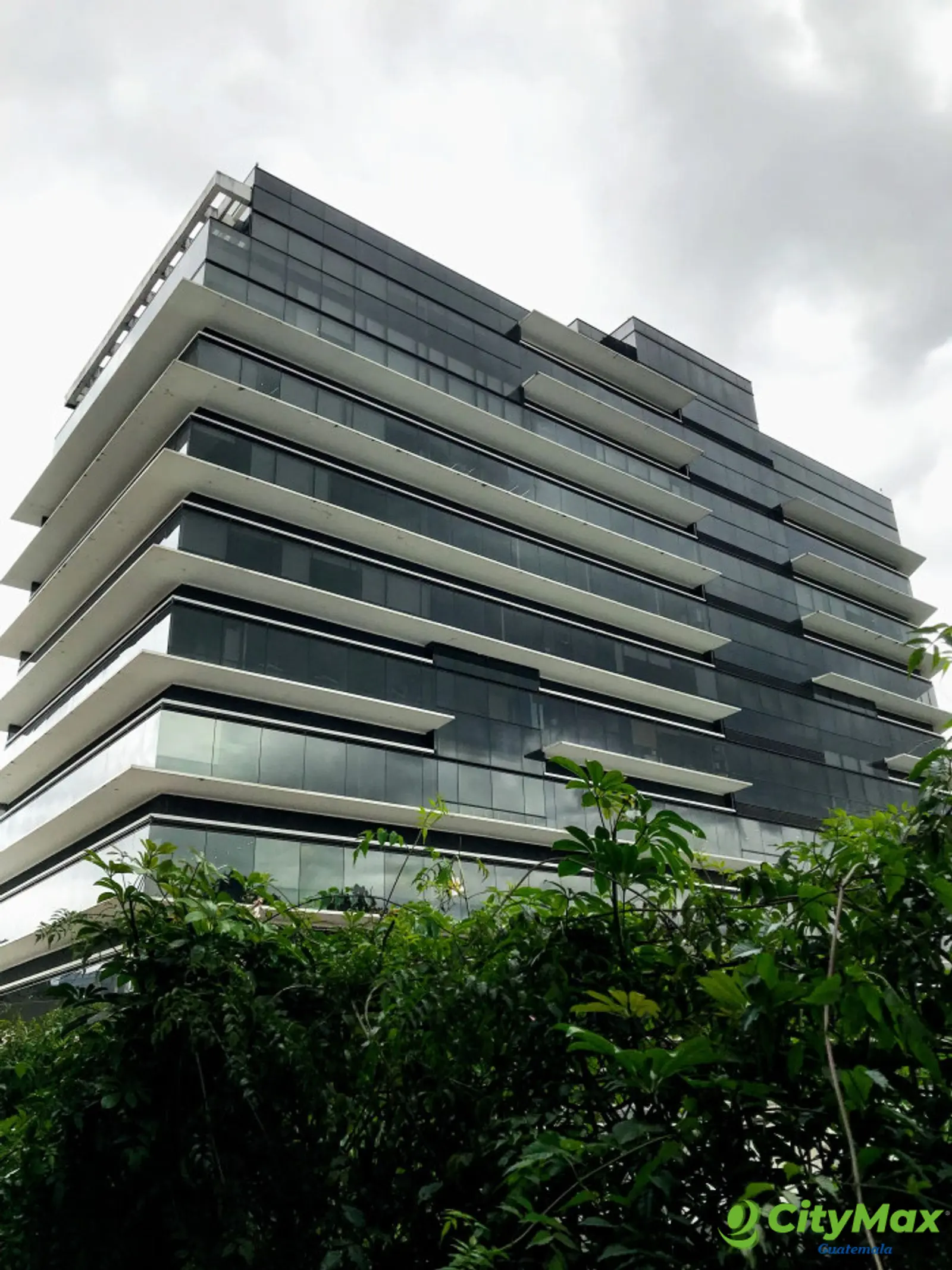 Oficina en renta o venta en zona 10 Guatemala - foto 12