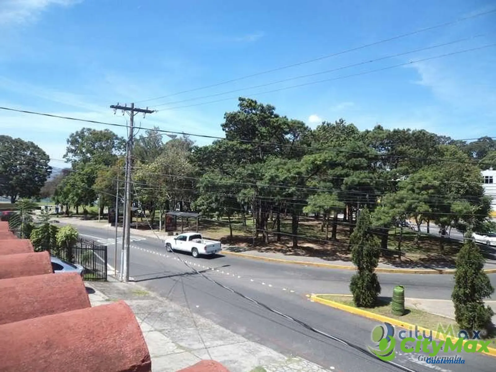 Linda casa en venta en zona 13 cerca de Plaza Berlín - foto 3