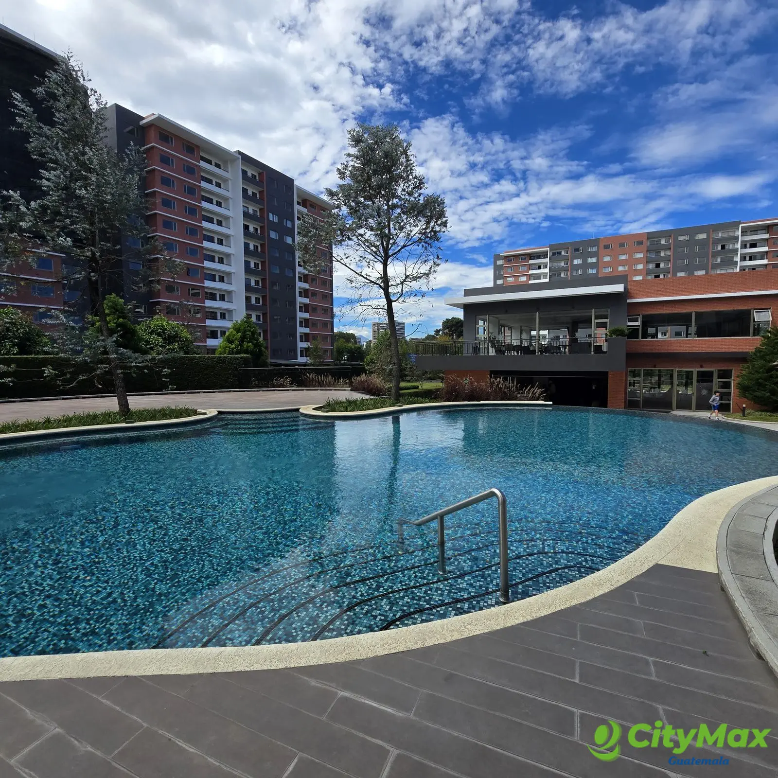 Apartamento con habitación servicio en Venta Zona 14 - foto 2