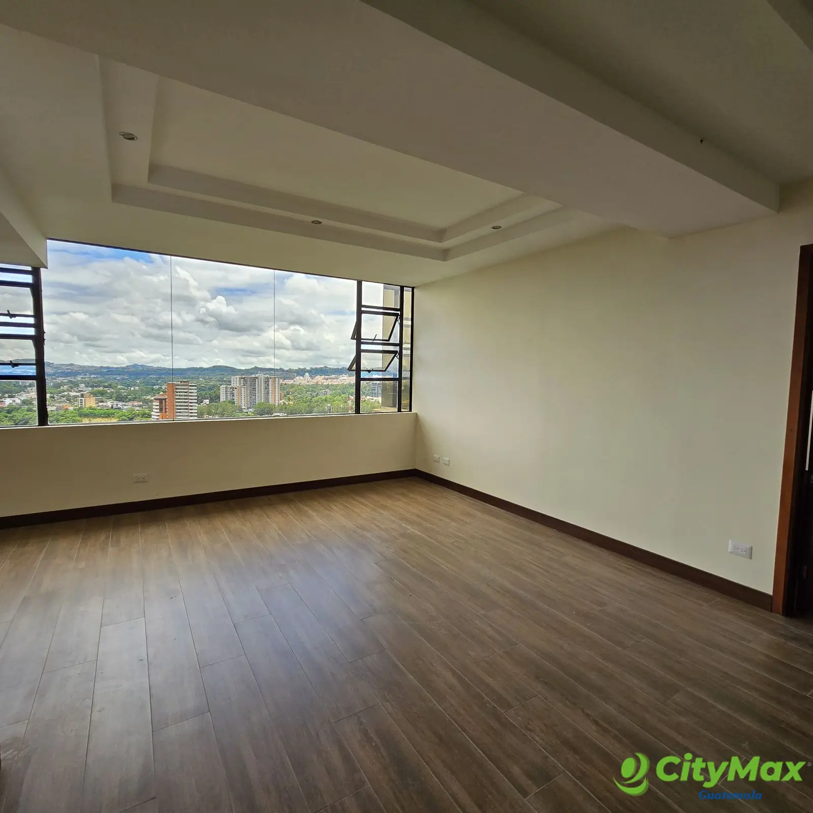 En Venta Apartamento en Zona 10 cercano a Oackland Z 10 - foto 3