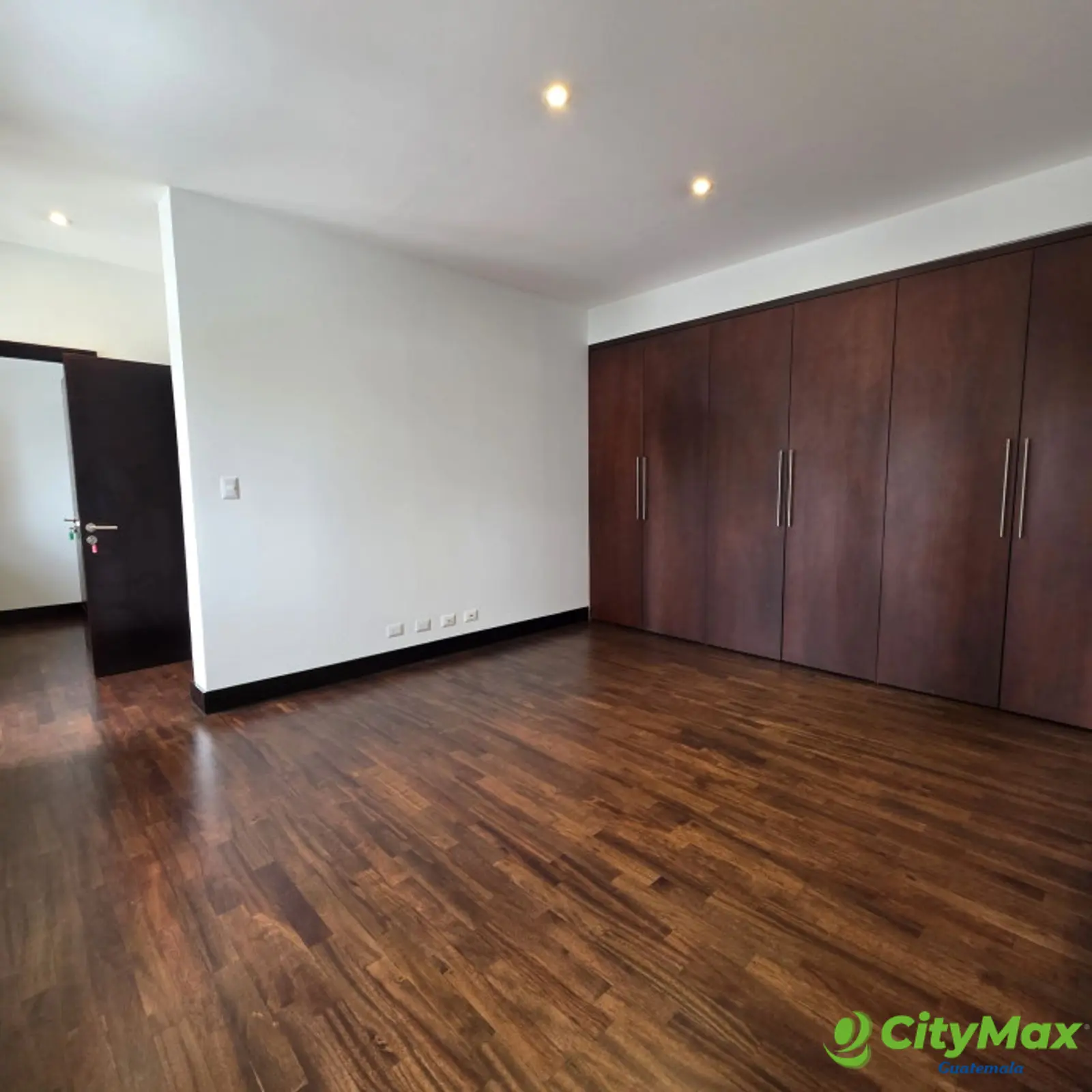 Lujoso Apartamento en Alquiler en Zona 14 Guatemala - foto 20