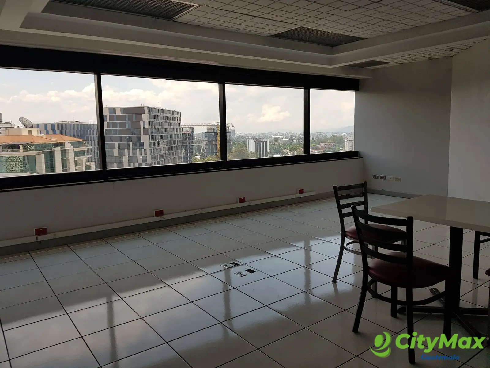 En Alquiler Oficina en Zona 10 Guatemala - foto 2